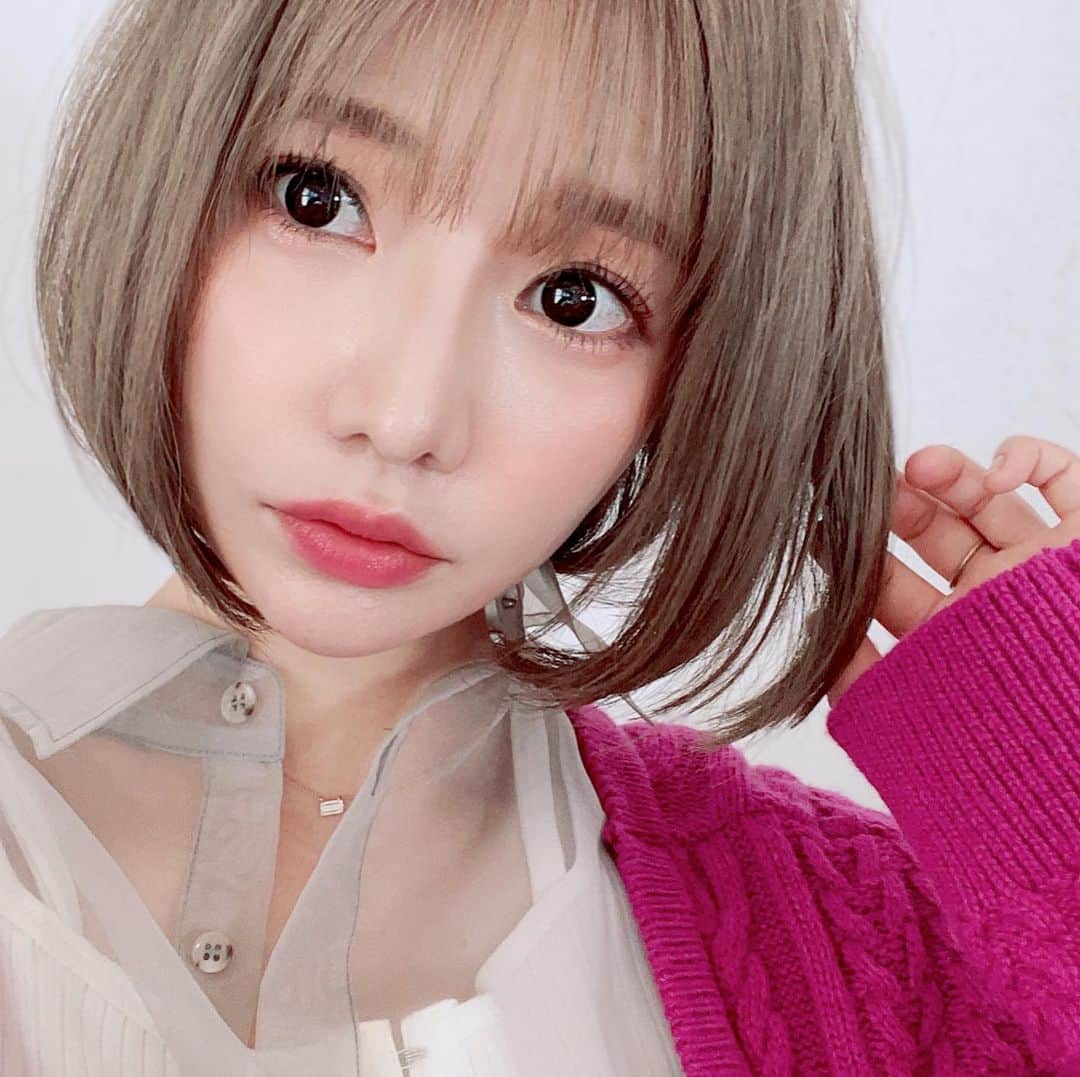 山内あいなさんのインスタグラム写真 - (山内あいなInstagram)「明るくなってきた💇‍♀️ 暗いのとどっちがいいかな🤔  @eclat.nabe  #ボブ #ハイトーン #抜けてもいい感じ #さすがわたなべさん」3月5日 11時47分 - ainayamauchi3131