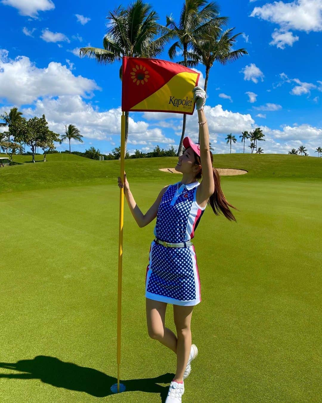 美波千夏さんのインスタグラム写真 - (美波千夏Instagram)「ハワイに着いてそのままゴルフへ⛳️ 初海外ゴルフ🥺❤️嬉しすぎる！！ 初日はkapoleiで後半ボギー以上叩かず！ スコアは95でした✨ ドライバーとアプローチよかった🥺 終わってから練習もしてアプローチ良くなった✨ . ウェアは全身 @archivio.official の新作です❣️ . . #ハワイ #hawaii #kapolei  #ハワイゴルフ #hawaiigolf #kapoleigolfclub #カポレイゴルフクラブ」3月5日 12時20分 - chinatsu_minami