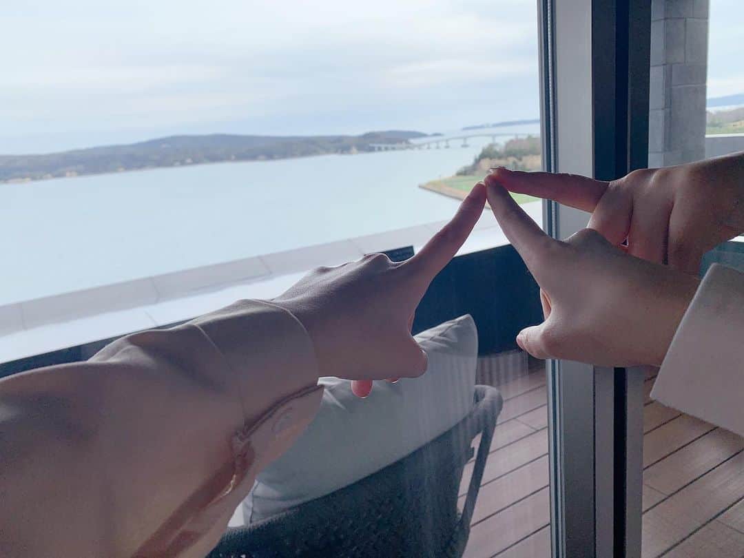 空野青空のインスタグラム：「. 家族旅行で💓のと楽💓さんにお邪魔しました〜(∩´∀`∩) ロケでもお世話になったプレミアムなフロアでお泊まり…🥺✨ . 最高かて〜〜〜 . . . #のと楽 #温泉旅行 #オーシャンビュー #インスタ映え #石川県 #浴衣 #家族旅行 #海鮮料理 #温泉浴衣 #あおにゃん #空野青空 #aonyan #aoneko #幸薄顔ちゃん #仲良し家族 #etポーズ」