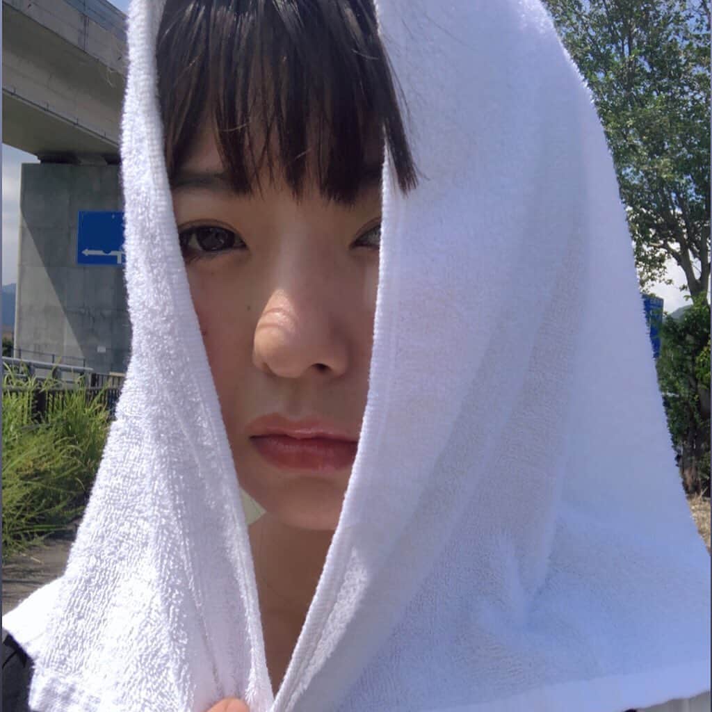 新井郁さんのインスタグラム写真 - (新井郁Instagram)「🌪前髪がたがたでもやめられない、」3月5日 13時04分 - araiiku_official