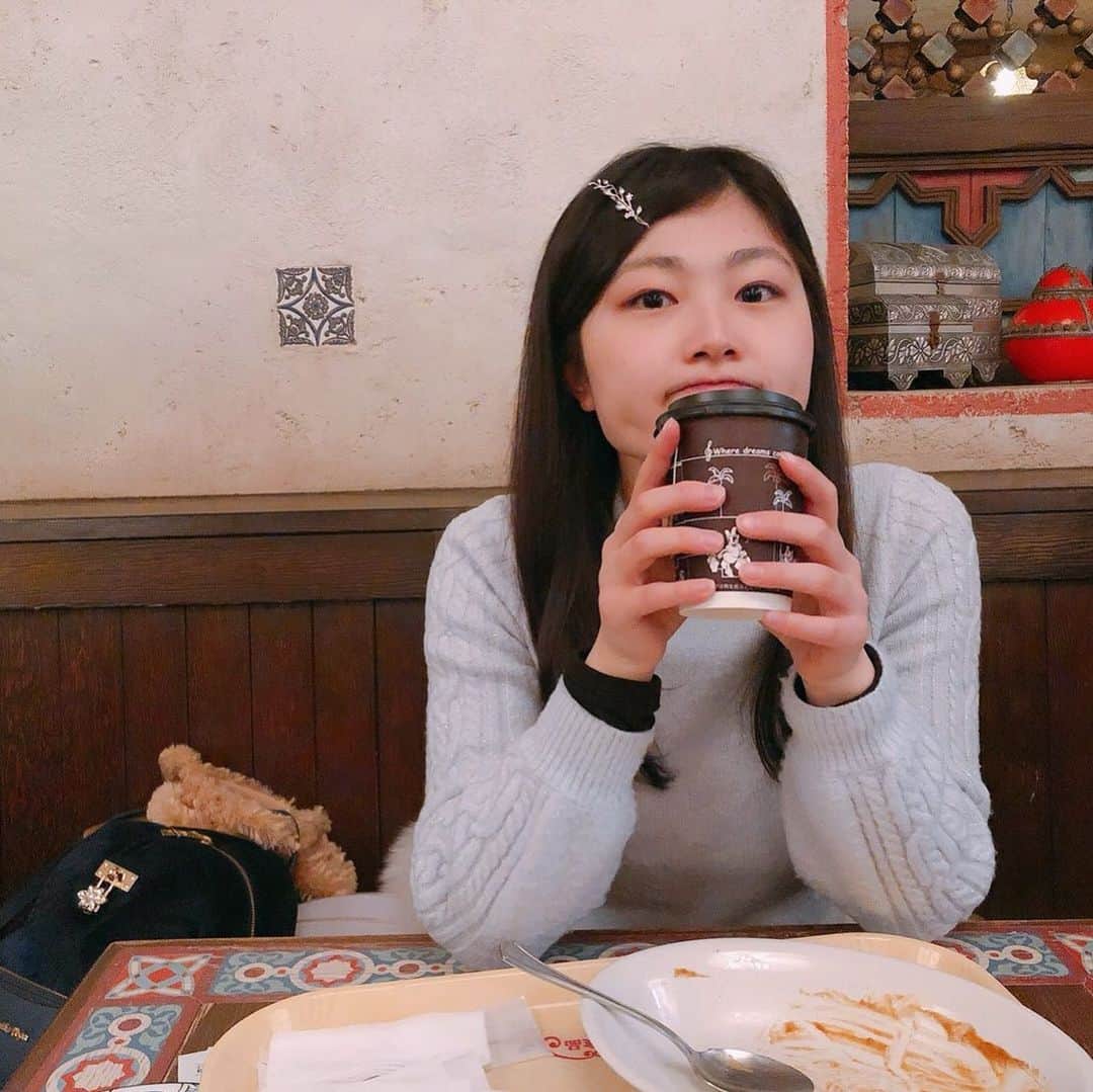 若林優美果のインスタグラム：「海外旅行も国内旅行も中止… ディズニーも中止。 アルバイトも無し。  仕方ないよね🥺 新社会人になってから楽しもう！  #旅行中止 #仕方ない #ウイルス対策 #新社会人 #ディズニー #3月」