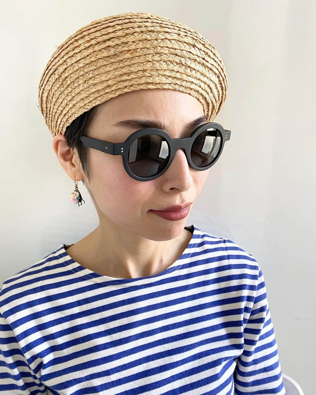 のインスタグラム：「Today's SNAP Press: Hatachi #presshatachi #sunglasses #anneetvalentin @anneetvalentin #staffsnap  #staffphoto #store @globespecs_official  #opticalstore  #ootd  #snap 【ミュールバウアーのカスタムオーダーイベント開催のお知らせ】 ウィーンの創業117年、老舗帽子ブランド・ミュールバウアーのカスタムオーダーイベントを開催いたします。スタイル・素材・色・装飾・サイズを選んで自分だけのオリジナルの帽子をご購入いただけます。ミュールバウアーの伝統的なハンドメイドの手法を用いて作られ、上質な素材で細部にまでこだわったクラシックな帽子は、かぶる人の存在をより優雅にしてくれます。  今季のテーマは「Viennese Style：ウィーン・スタイル」 ヨーロッパの中央に位置し、フランス、ドイツ、東欧などから多様な文化、アート、食などの影響を受け混ざり合い、更に昇華していったウィーンの文化やスタイルはその多面性が魅力です。今回のミュールバウアーはその多面的なウィーンの魅力を表現するために「シンプルさと絢爛さ」、「煌めきと燻し」、「喧騒と静寂」、など多面性を織り交ぜたウィーンらしいスタイルを提案しています。 スタイル・素材・色・装飾・サイズを選んで自分だけのオリジナルメイドの帽子を作れる貴重な機会です。新作、定番を合わせておよそ90型をご用意して皆さまのお越しをお待ちしております。  開催日時：2020年3月14日（土）グローブスペックス 渋谷店 2020年3月15日（日）グローブスペックス 代官山店  当日6回のセッションを行い、予約制となります。 ご予約は渋谷店：03-5459-8377,代官山店：03-5459-3645へ ※ なおコロナウイルスの広がりを受けて、通常のイベント時よりも少ない定員で各セッションの予約の制限させていただきますこと、ご了承下さい。  #muehlbauer  #event @muehlbauer_hats  #globespecsshibuya  #globespecsdaikanyama  @globespecs_official」