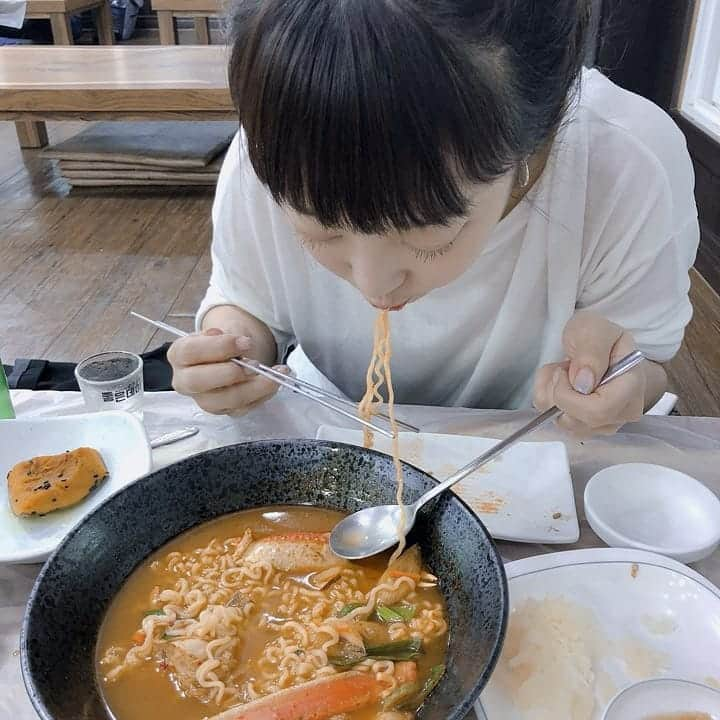 ヘリンさんのインスタグラム写真 - (ヘリンInstagram)「@songhaena 언니도추억소환에빠질수없어 송해나 당신,역시 넘사벽 매력적이야  휴 집에있는시간이 많아지다보니 이렇게 예전 사진도 뒤져보게되는건 좋지만 마음이 쓸쓸하기도 한건 모야😔😖」3月5日 14時13分 - hyeliniseo