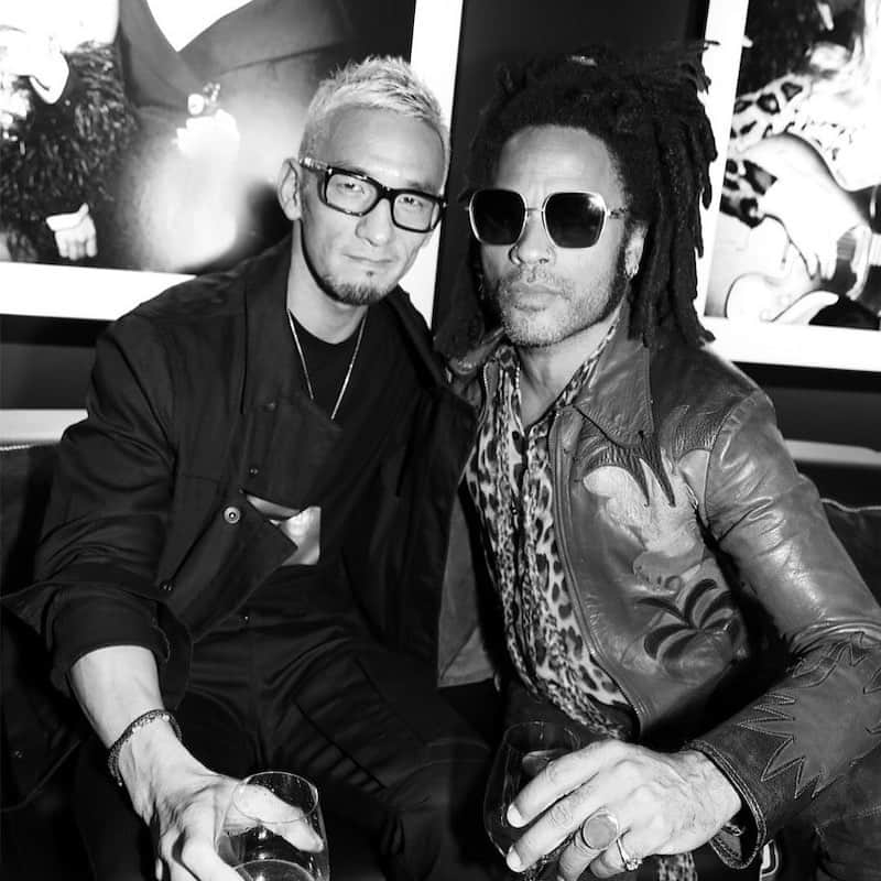 中田英寿のインスタグラム：「With @lennykravitz at the event of Dom Perignon - Lenny at jing.  @domperignonofficial レニークラヴィッツとドンペリニョン•レニー企画展@jing。  #lennykravitz #domperignon #hidetoshinakata #中田英寿」