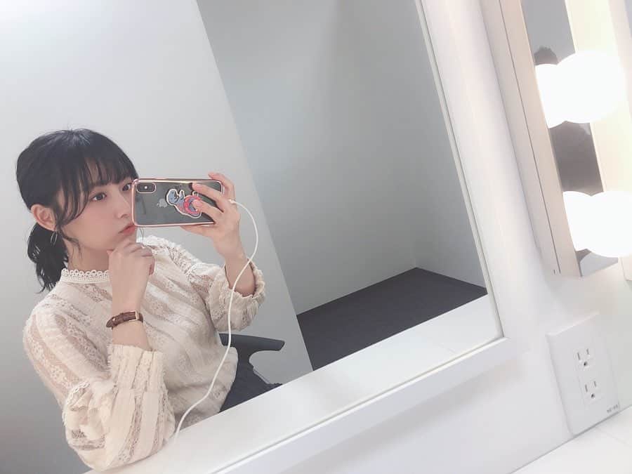 のインスタグラム：「春服探ししてるのに、真冬の寒さが到来。 暖かくして過ごしてね🌱 #gn #mirrorselfie #smile #ponytail #17kg #過去pic」