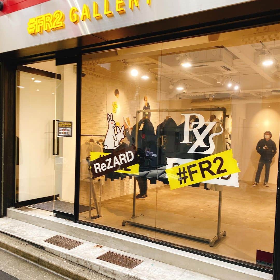 大谷咲子のインスタグラム：「YouTuberのヒカルさん(@tadanokarisuma )のブランド #ReZARD と #FR2 のコラボ！ パーカーめちゃくちゃ可愛いし実物触ったら肌触り良かったので買いました〜🥰 #表参道 #youtuber #fashion」