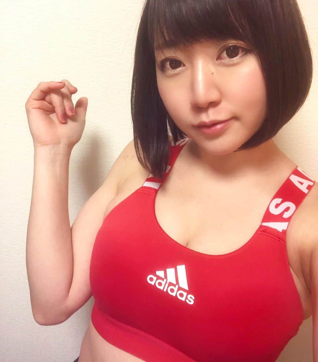 ちゃんまいさんのインスタグラム写真 - (ちゃんまいInstagram)「・ ・ 格好だけ一丁前のちゃんまい ・ #ベッドイン #japanese #sexy  #idol」3月6日 0時12分 - dakko_shite_cho3