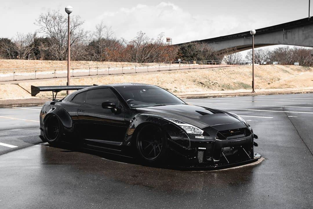 Wataru Katoさんのインスタグラム写真 - (Wataru KatoInstagram)「Liberty walk自由に歩く🚶‍♀️🚶‍♂️🚶‍♀️ LB★WORKS NISSAN GTR R35 V2🙂  @libertywalk@libertywalkkato#lbworks#widebody#bride#yokohamatire @airrex@nissangtr#リバティーウォーク#japan#goodwoodfos#」3月6日 0時59分 - libertywalkkato