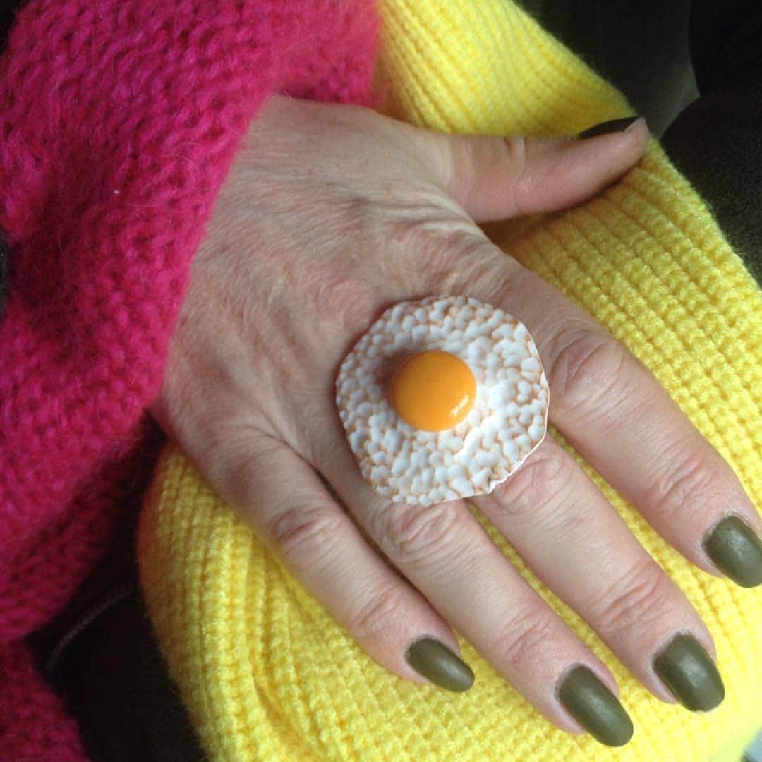 Eggs Conceptさんのインスタグラム写真 - (Eggs ConceptInstagram)「This 💍🍳 by 👉 Dallemagne Cécile @ostadarcreations 👈  #ostadarcreations #eggsconcept #egg #eggs #friedegg #ring #jewelry #creativity #inspiremyinstagram #creativityfound #eggseverywhere」3月6日 1時06分 - eggsconcept