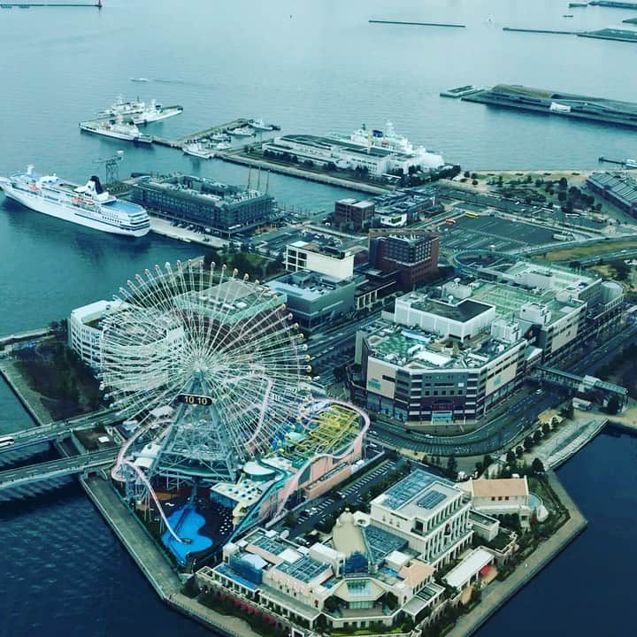 横浜ロイヤルパークホテルのインスタグラム：「68F 日本料理「四季亭」の個室からは、横浜らしい景色がご覧いただけます🌊 周りを気にせずに、ゆったりとお食事をお楽しみください。  #横浜ロイヤルパークホテル #yokohamaroyalparkhotel #横浜 #yokohama #ホテルランチ #ホテルディナー #和食ランチ #和食ディナー #個室 #顔合わせ #結納 #hotel #japaneserestaurant」