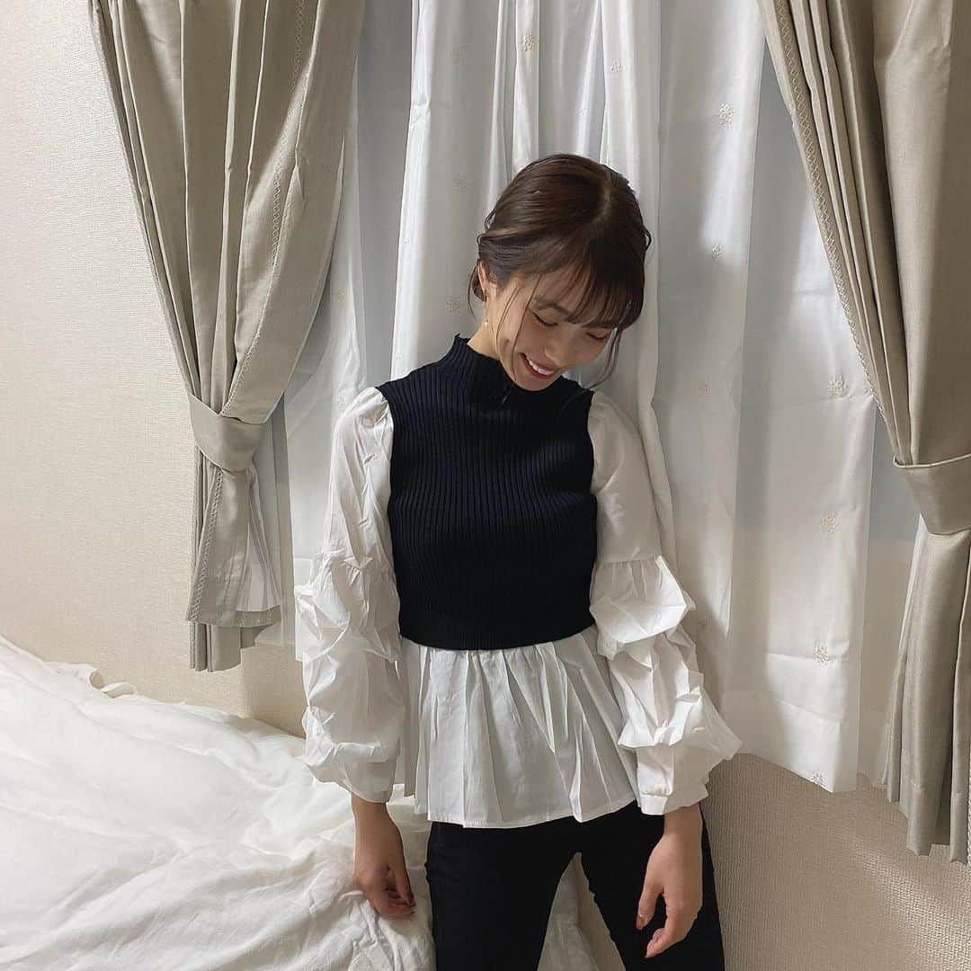 小田川エリカさんのインスタグラム写真 - (小田川エリカInstagram)「・ 最近大人めな服もすき❤︎ このトップス可愛すぎる〜❤︎❤︎ (@fifth_store )50%クーポンでてるよ！ #fitth#fifthtl#フィフス#ブチプラ#クール #ニット#平均身長コーデ#春コーデ #ボリュームスリーブドッキングニット」3月5日 17時34分 - 0904.erika