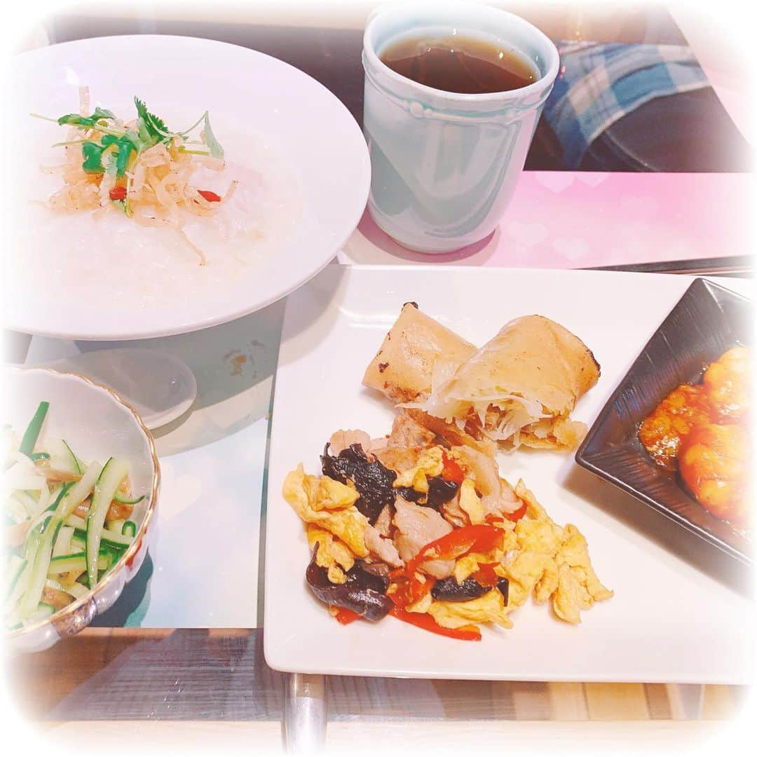 月宮まどかさんのインスタグラム写真 - (月宮まどかInstagram)「. 最近作ったごはん🍚✨ . めっちゃ美味しくできたけど 茶色くてあんまり映えてない笑 . お料理教室、ケーキの授業 ばっかり消化してきたから ご飯ものやらなきゃ！って なって急いでます₍ ᐢ- -ᐢ ₎ . 来週は久々のケーキだから 茶色投稿脱出します🏃‍♀️💭 . #abcクッキング #お料理好きな人と繋がりたい #料理上手になりたい #cooking」3月5日 18時07分 - madokameron