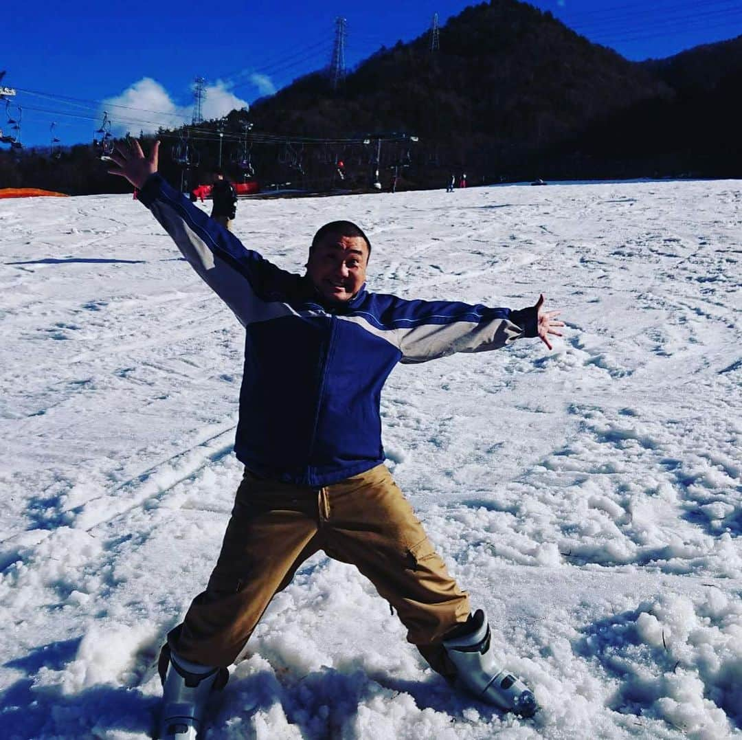 山本圭壱さんのインスタグラム写真 - (山本圭壱Instagram)「雪だぁーーー！ だぁーーー！ だぁーーー！だぁーーー！ だぁーーー！だぁーーー！ #雪だぁー！ #だぁーーー！ #山本圭壱 #けいちょん #けいちょんチャンネル」3月5日 18時18分 - yamamogt