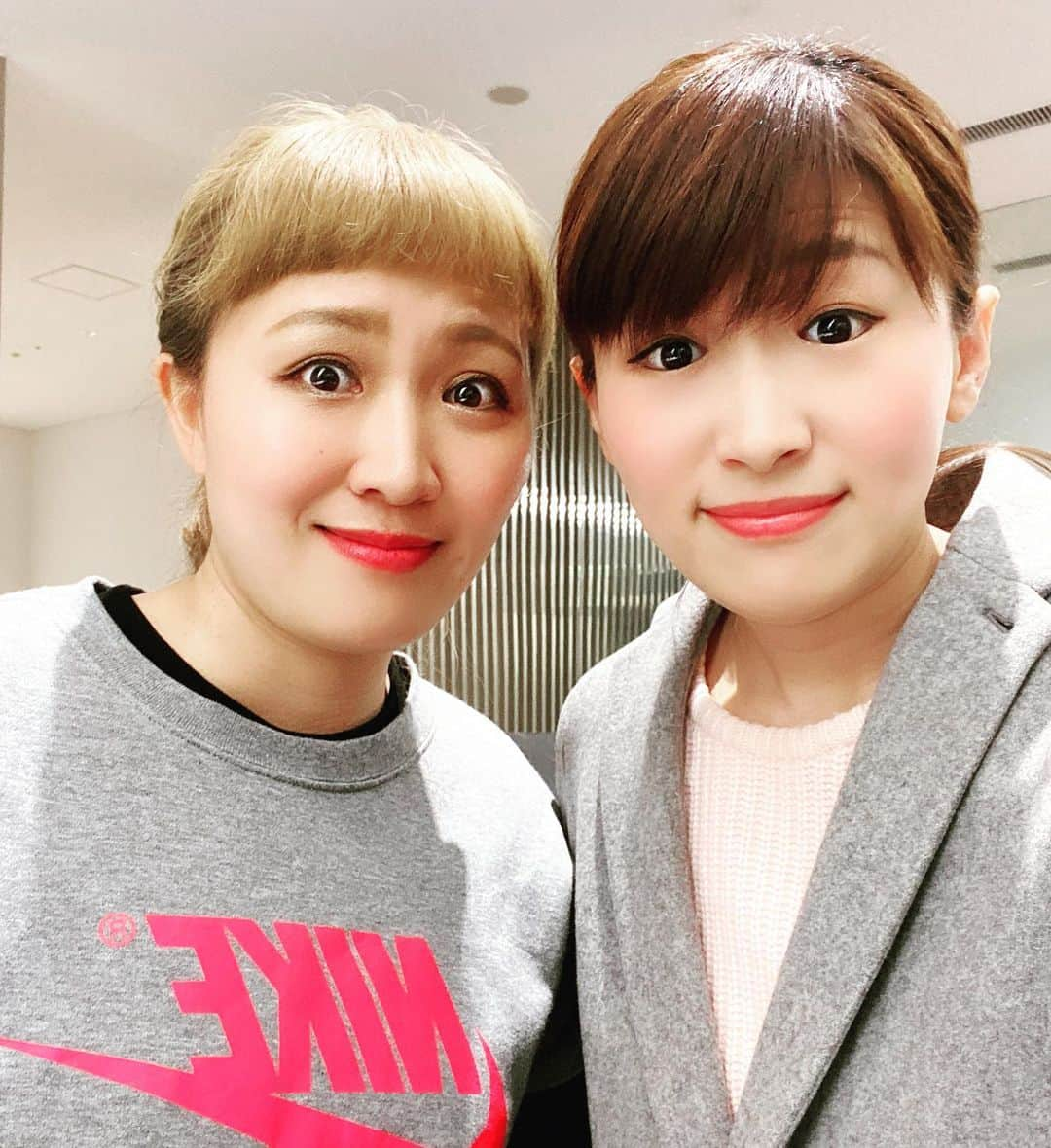 沙羅さんのインスタグラム写真 - (沙羅Instagram)「久々のまるかりちゃん⚽️💖番組の打ち合わせ✏️﻿ まんまるで可愛いかった🥰﻿ マネージャーさんの大崎さんもまんまるだった⛄️﻿ まるかりちゃんが2人いるみたいだった😳﻿ ﻿ ﻿ #丸山桂里奈　ちゃん﻿ #まるかりちゃん﻿ #ゆるキャラ化してるw﻿ #相変わらず可愛い﻿ #相変わらず面白い﻿ #相変わらず謎の手紙﻿ #3回読んだんだけど理解できなかったw﻿ #打ち合わせだけなのに﻿ #駄菓子くれた🍘﻿ #でっかい袋2つ持ってたから﻿ #ものまね芸人より荷物多いなぁと思ってたら﻿ #全部駄菓子だった﻿ #すごいw﻿ #いつもありがとう😊﻿ #大好きだなー❤️﻿」3月5日 18時42分 - sarapika128