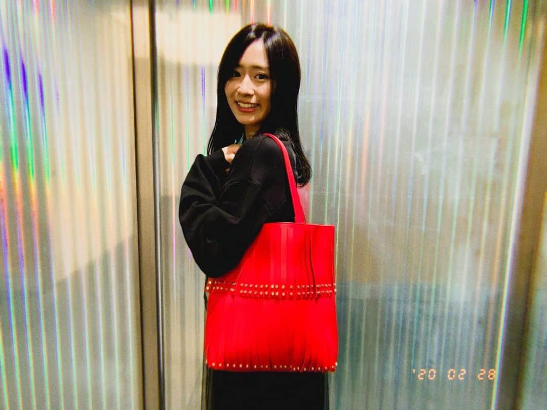 内木志のインスタグラム：「🆕❤️ お気に入りの赤いバッグ♪ #folliefollie  #フォリフォリ」