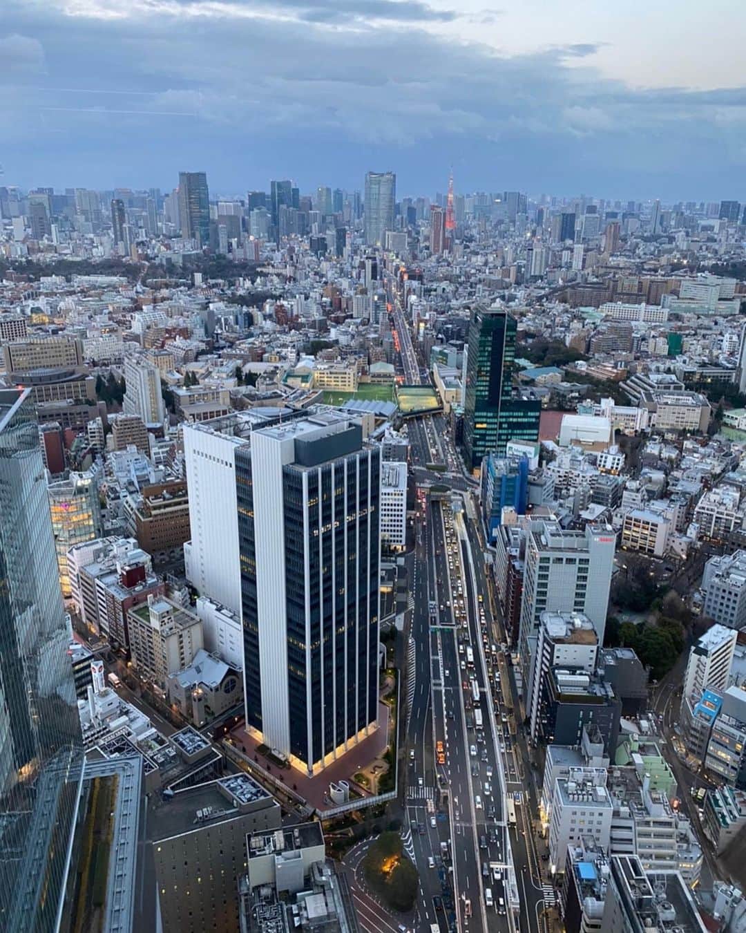 尾崎紗代子さんのインスタグラム写真 - (尾崎紗代子Instagram)「. ちょっと前のSHIBUYA SKYにて😎 (最後の写真のネーベルリング明日20時再入荷します😎) @mone_official_account . #japan #tokyo #shibuya #shibuyasky #渋谷 #selfie #selfiegram  #japanese #tokyo #mom #mother #blackhair #黒髪 #makeup #hairmake  #momlife #mommylife #mommy #男の子ママ #女の子ママ#ママライフ #motherof2」3月5日 18時58分 - osayo_osayo