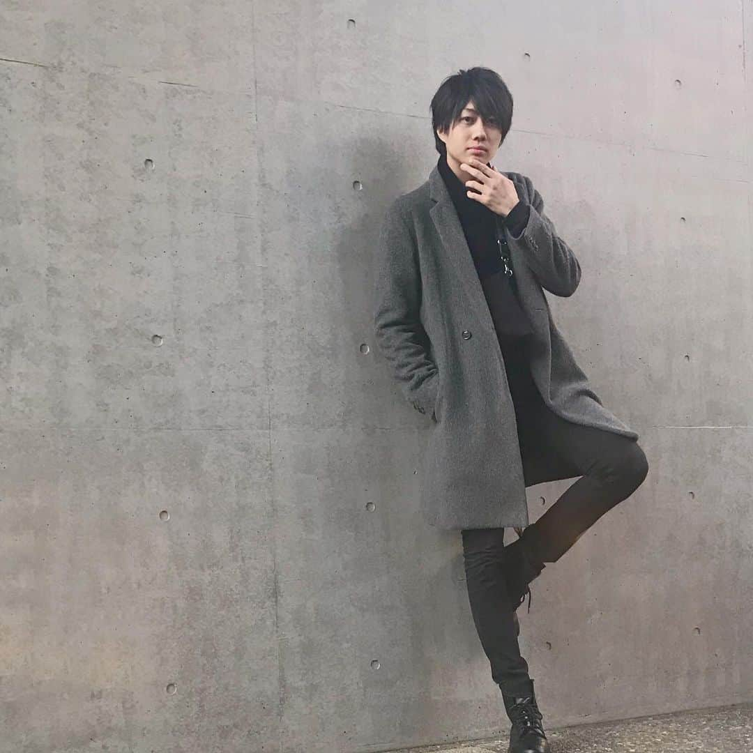 小坂涼太郎のインスタグラム：「私服太郎。花粉なう太郎。 #私服 #花粉 #太郎」