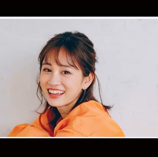 のインスタグラム：「個人的には、こちらの写真が好きです🥰  先程アップした、凛としたイノセントな表情も素敵ですが☺️ 無邪気さもあって、こちらの写真も本当可愛い❤️ どちらも結局素敵です✨  この笑顔にいつも現場で癒されてます❤️ @mamagirl_jp  ヘアーメイク担当させて頂きました👏 是非ご覧ください✨  #ママガール#前田敦子　さん#高橋里帆メイク #撮影#笑顔#癒される#可愛い#無邪気#beautiful #beauty」