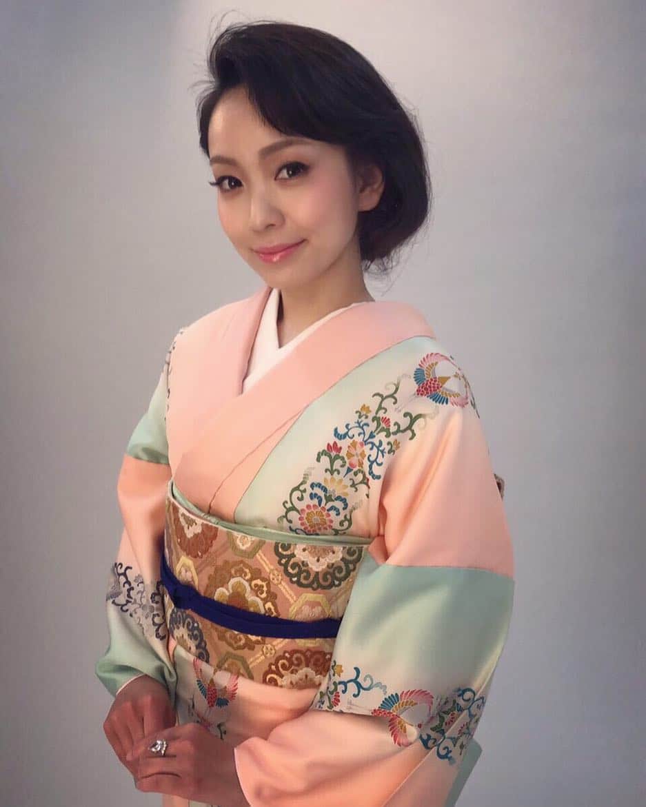 杜このみのインスタグラム：「昭和初期のレトロなヘアスタイル💓 この髪型とっても新鮮…✨ #さっきの爆発ヘアはもうさようなら…笑」