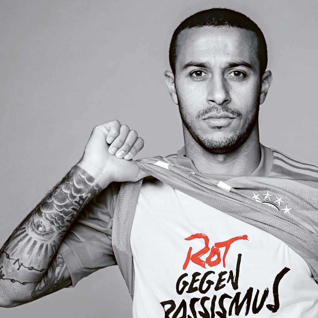 ティアゴ・アルカンタラさんのインスタグラム写真 (ティアゴ・アルカンタラInstagram)「Racism makes me angry