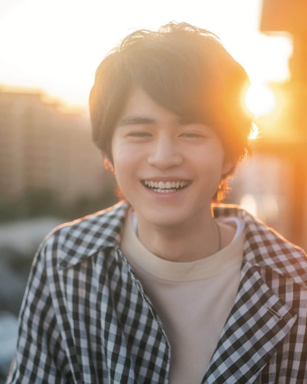朝倉 豊のインスタグラム：「【TVガイドdan】 Vol_29 MARCH 2020 #TVガイドdan @ouji.suzuka.official  photo: #のもとさち model: @ouji.suzuka.official  hairmake: @becosuke  Interview: #高瀬純 #mywork ファンの方々からの 編集部への熱烈な出演オファーによって、 急遽、予定ページ数よりもグッと増えた企画です。 全8ページお楽しみください(^-^) ※詳細は誌面にて ※誌面QRコードの撮影メイキング動画もぜひ」