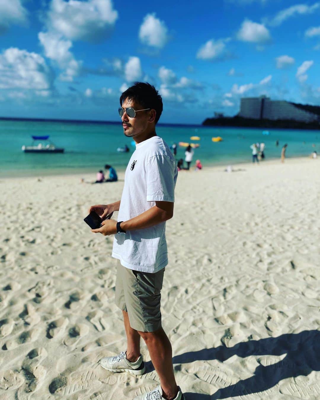 松井大輔さんのインスタグラム写真 - (松井大輔Instagram)「寒いから暖かいとこ行きたいなあ  グアムまた行きたいなあ。  #style  #soccerjunky  #guam #beautiful  #beach  #sunglasses  #サングラス #南国 #砂浜 #parasol #海 #sea #海外行きたい」3月5日 19時51分 - matsuidaisuke_official