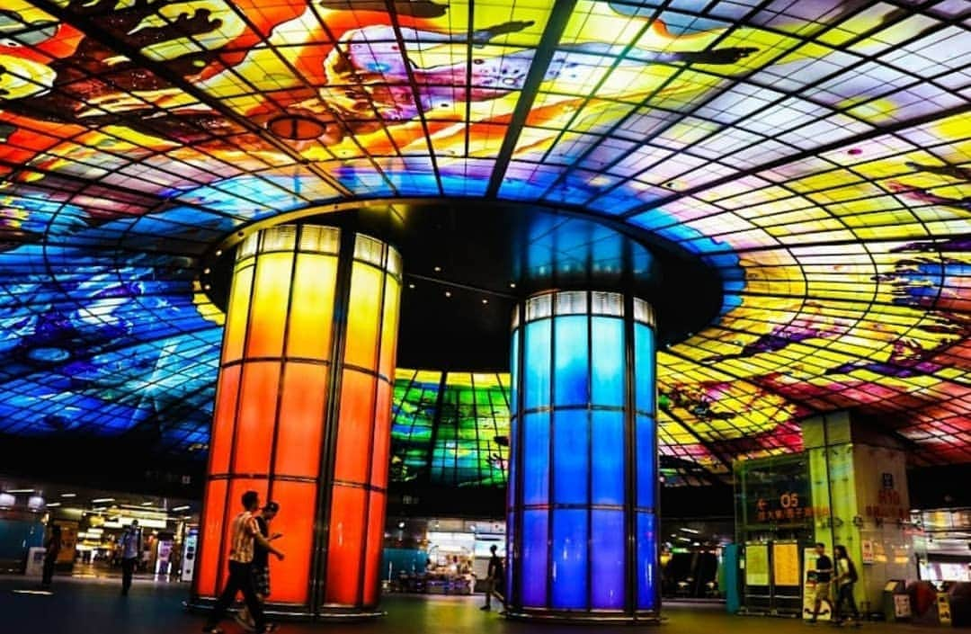 HereNowさんのインスタグラム写真 - (HereNowInstagram)「Photo spot in Kaohsiung: Formosa Boulevard Station. Chosen as the 2nd most beautiful subway station in the world! 以台灣民主運動美麗島事件為名的藝術車站  Recommended by @outdoorhan Picture by @ej_esther_  Posted a photo of one of our recommended spots? Tag us and #herenowcity to get featured! Check out our website to see all recommended spots in 11 cities! . . . #herenowcity #wonderfulplaces #beautifuldestinations #travelholic #travelawesome #traveladdict #igtravel #livefolk #instapassport #optoutside  #美麗島站 #kaohsiung #kaohsiungcity #kaohsiungfood #高雄 #台湾旅行 #台灣 #iseetaiwan #exploretaiwan #vscotaiwan #taiwangram」3月5日 19時53分 - herenowcity