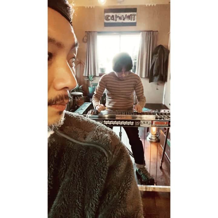 Caravanのインスタグラム：「2020.03.05  ミヤシタくんが遊びに来てくれた。  今日は二人で野良仕事。  #studiobyrd」