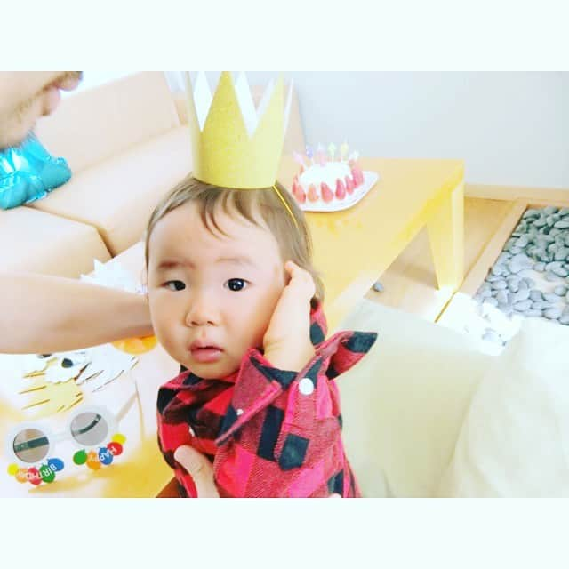 NON-Pさんのインスタグラム写真 - (NON-PInstagram)「友優心⭐️1歳の誕生日㊗️🎉 〜ママの手作りバースデーケーキ編〜🎂❤️🎂❤️🎂❤️🎂❤️ ・ もちろん、じっとはしてくれません😅 動き回るから、理想の写真は全く撮れず📸💦ww 可愛いから良し😍👍💕💕 ・ ・ #誕生日 #birthday #birthdayboy #生まれてきてくれてありがとう  #選んでくれてありがとう #1歳 #1歳誕生日 #㊗️ #birthdaycake #🎂 #party #baby #boy #family #happy #smile  #友優心 #ゆうしん #yuushin #cute #🤱🏻 #家族 #papa #mama #宝物 #mylove #iloveyou #愛してる」3月5日 20時25分 - nonp_mam