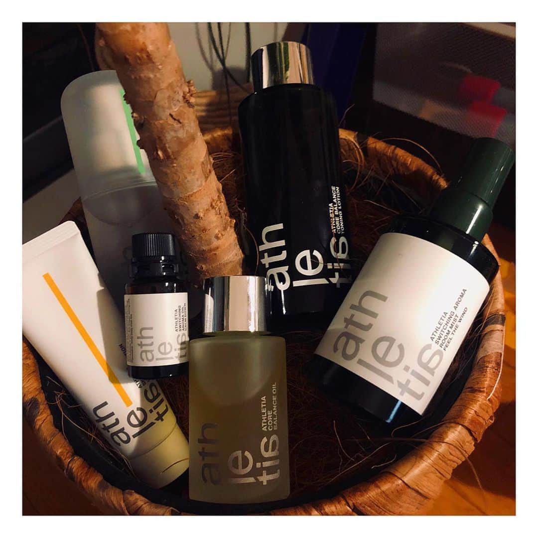 大桑マイミのインスタグラム：「サステナブルな取り組みをしていくスキンケア＆ライフスタイルブランド @athletiabeauty  動　& 静　のシーンに合わせた3つのラインナップで、 肌だけではなく心までケアできちゃう。天然植物精油に毎日癒されてます。　おすすめ。 #athletia #cleanbeauty #SDGS #エシカル #サスティナブルビューティー」