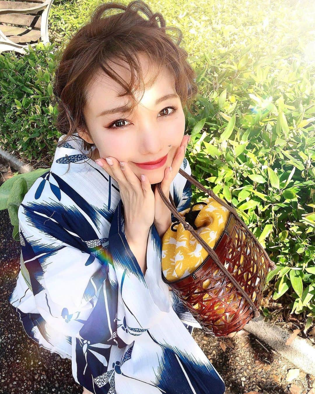 白岩まちこさんのインスタグラム写真 - (白岩まちこInstagram)「≫≫👘... 𝚢𝚞𝚔𝚊𝚝𝚊 ㅤㅤㅤㅤㅤㅤㅤㅤㅤㅤㅤㅤㅤ  今日は、浴衣撮影👘📸 ㅤㅤㅤㅤㅤㅤㅤㅤㅤㅤㅤㅤㅤ ㅤㅤㅤㅤㅤㅤㅤㅤㅤㅤㅤㅤㅤ 花粉と戦いながら撮影してきた🤨🌸 ㅤㅤㅤㅤㅤㅤㅤㅤㅤㅤㅤㅤㅤ ㅤㅤㅤㅤㅤㅤㅤㅤㅤㅤㅤㅤㅤ ㅤㅤㅤㅤㅤㅤㅤㅤㅤㅤㅤㅤㅤ 途中、ひょうも降ってきたりで 変な天気やったなぁー⛅️🌀 ㅤㅤㅤㅤㅤㅤㅤㅤㅤㅤㅤㅤㅤ ㅤㅤㅤㅤㅤㅤㅤㅤㅤㅤㅤㅤㅤ ㅤㅤㅤㅤㅤㅤㅤㅤㅤㅤㅤㅤㅤ そういえば、今日からオフ会バスツアー🚌の 予約開始したよ🥰‼️ ㅤㅤㅤㅤㅤㅤㅤㅤㅤㅤㅤㅤㅤ  ㅤㅤㅤㅤㅤㅤㅤㅤㅤㅤㅤㅤㅤ ㅤㅤㅤㅤㅤㅤㅤㅤㅤㅤㅤㅤㅤ ストーリーズからサイトに飛べるようになってるから、気になってた子は見てみてね😚✨ ㅤㅤㅤㅤㅤㅤㅤㅤㅤㅤㅤㅤㅤ ㅤㅤㅤㅤㅤㅤㅤㅤㅤㅤㅤㅤㅤ ㅤㅤㅤㅤㅤㅤㅤㅤㅤㅤㅤㅤㅤ 予約したよ‼️ってDMくれた子もありがとう🥺💓 ㅤㅤㅤㅤㅤㅤㅤㅤㅤㅤㅤㅤㅤ  ㅤㅤㅤㅤㅤㅤㅤㅤㅤㅤㅤㅤㅤ ㅤㅤㅤㅤㅤㅤㅤㅤㅤㅤㅤㅤㅤ 今の段階で私が想像してた倍以上の予約が入ったようで、担当の方からご連絡いただきました😭‼️ ㅤㅤㅤㅤㅤㅤㅤㅤㅤㅤㅤㅤㅤ ㅤㅤㅤㅤㅤㅤㅤㅤㅤㅤㅤㅤㅤ ㅤㅤㅤㅤㅤㅤㅤㅤㅤㅤㅤㅤㅤ 逢いたいと思ってくれたみんな、 本当にありがとう🥺🤝💓嬉しい。 ㅤㅤㅤㅤㅤㅤㅤㅤㅤㅤㅤㅤㅤ ㅤㅤㅤㅤㅤㅤㅤㅤㅤㅤㅤㅤㅤ  ㅤㅤㅤㅤㅤㅤㅤㅤㅤㅤㅤㅤㅤ みんなにお会い出来るのを楽しみにしてます😍‼️ ㅤㅤㅤㅤㅤㅤㅤㅤㅤㅤㅤㅤㅤ ㅤㅤㅤㅤㅤㅤㅤㅤㅤㅤㅤㅤㅤ ㅤㅤㅤㅤㅤㅤㅤㅤㅤㅤㅤㅤㅤ  ２枚目は、んっぱー👐🏻って感じで、 ３枚目は、いつの間にか撮れてた動物 ㅤㅤㅤㅤㅤㅤㅤㅤㅤㅤㅤㅤㅤ ㅤㅤㅤㅤㅤㅤㅤㅤㅤㅤㅤㅤㅤ  なんじゃこら🙄🙄🙄🌀 ㅤㅤㅤㅤㅤㅤㅤㅤㅤㅤㅤㅤㅤ  ㅤㅤㅤㅤㅤㅤㅤㅤㅤㅤㅤㅤㅤ  #着物#浴衣#浴衣コーデ#浴衣アレンジ #着物コーデ#京都#京都観光#浴衣レンタル #レンタル浴衣#yukata#japan#kyoto#京都旅行#京都観光名所#浴衣女子#浴衣ヘア#コロナ#浴衣撮影#浴衣髪型#マスク#コロナ対策#浴衣姿#浴衣帯アレンジ#花粉症#花粉症対策#笑顔写真#週末の過ごし方#週末の夜#流し前髪#シースルーバング」3月5日 20時41分 - machichas