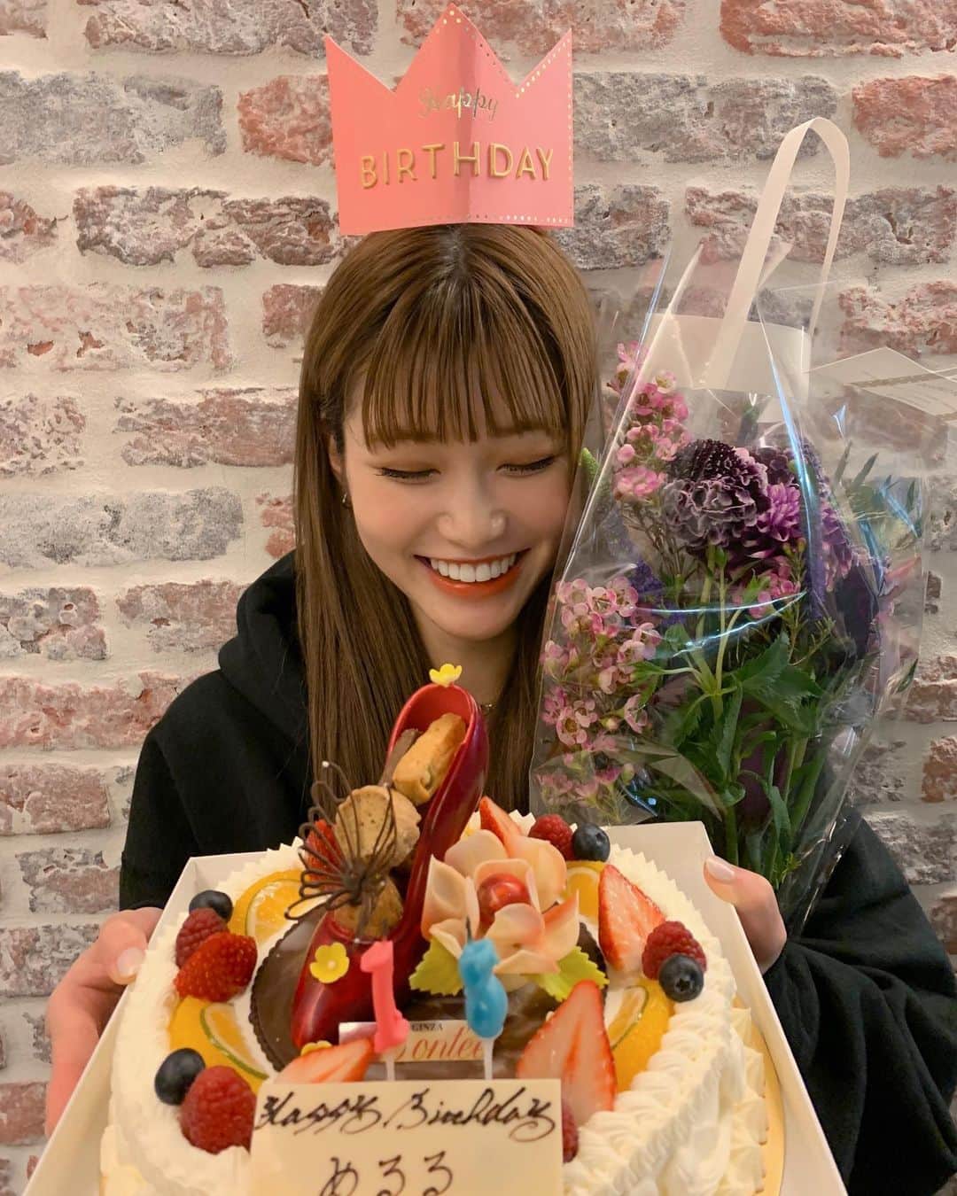 生見愛瑠さんのインスタグラム写真 - (生見愛瑠Instagram)「ウィチポでラジオCMの撮影したよ💖 撮影後に素敵なケーキでお祝いまでして頂きました🥺✨ も~本当に幸せ、、 ありがとうございます🥺💖 @witchsshop」3月5日 20時41分 - meru_nukumi