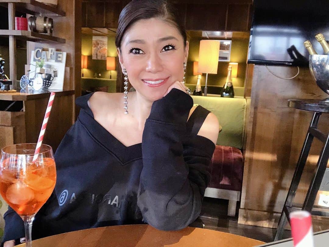 のインスタグラム：「#byebye #paris #♥️ #ootd #dress #mm6 @iza_official #instorenow #izastagram」