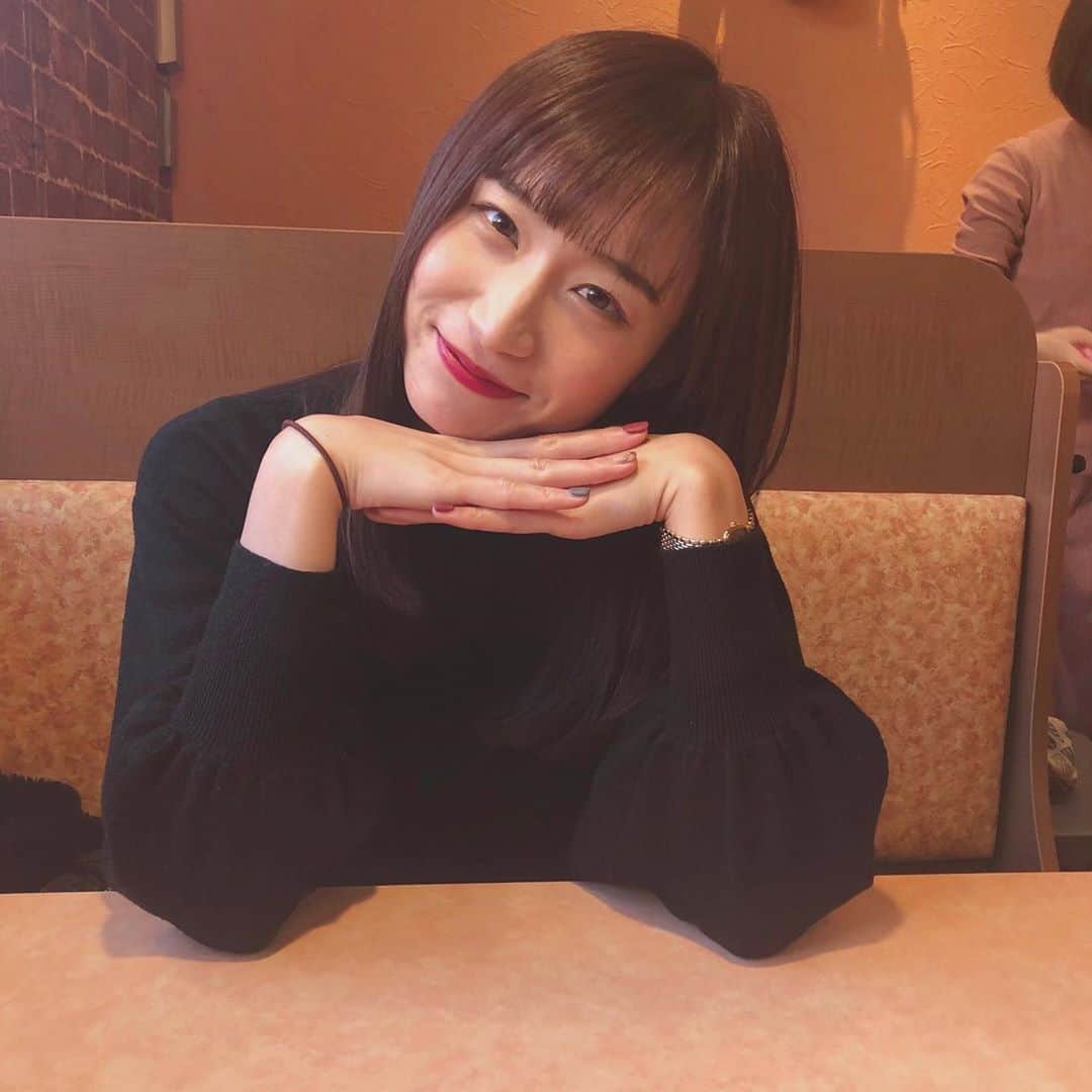 鈴木えりかのインスタグラム：「. #過去pic . 美容室行きたい お出かけしたい… . . . . #me #black」