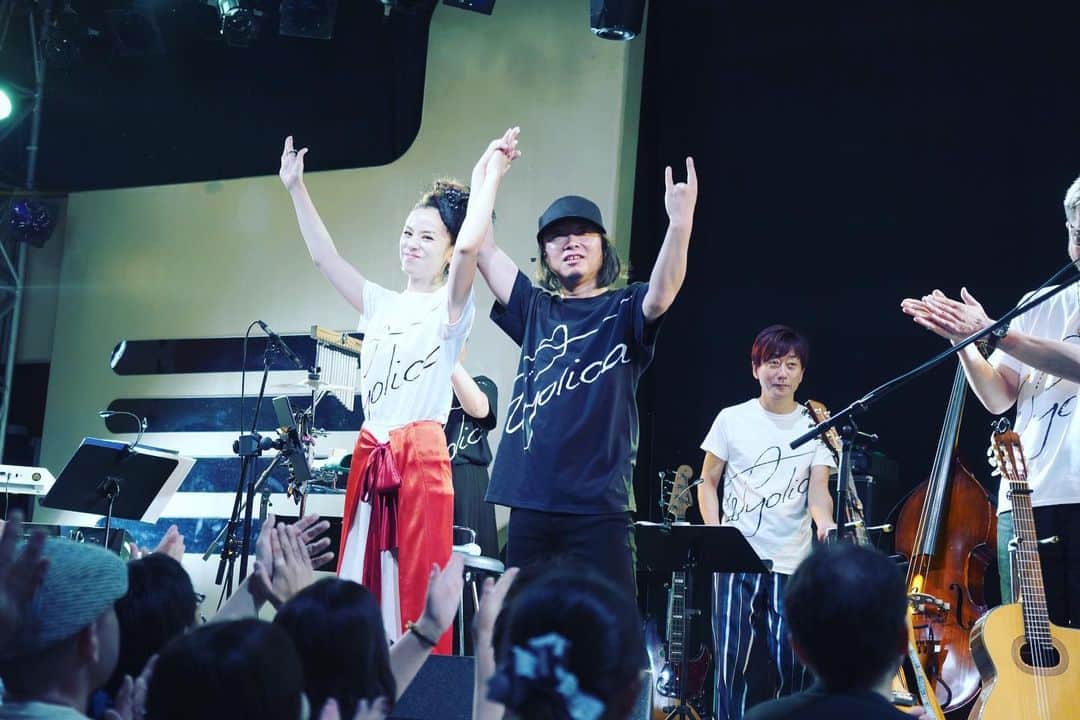 azumiのインスタグラム：「本日より初のビルボードツアーWyolica 20th Anniversary Premium Live who said “La La…”? Billboard Tour 2020 の一般予約が開始されました。1stアルバムを提げた20年ぶりのライブ。お楽しみに。  写真は昨年の忘れられない再結成ライブ ・ ・ ・ 【ビルボードライブ東京】  5/2（土）  1st Stage Open 15:30 Start 16:30 / 2nd Stage Open 18:30 Start 19:30  サービスエリア￥7,200-  カジュアルエリア￥6,200-（1ドリンク付き）・ ・ ・ 【ビルボードライブ大阪】  6/5（金）  1st Stage Open 17:30 Start 18:30 / 2nd Stage Open 20:30 Start 21:30  サービスエリア￥7,200-  カジュアルエリア￥6,200-（1ドリンク付き）  http://www.billboard-live.com/ #wyolica #ワイヨリカ」