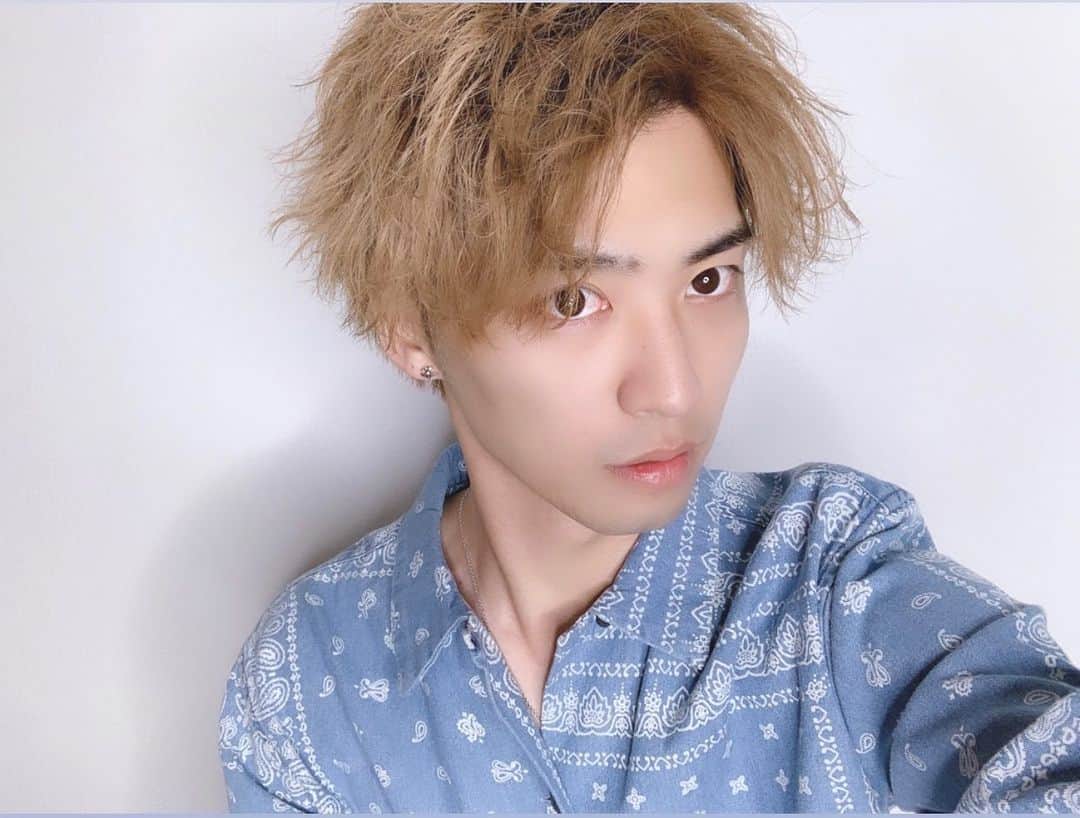 品川翔のインスタグラム：「• • • 久々の更新申し訳ないです😭 頑張って更新します！！笑 • • • • • • • 髪の毛を良い感じにカット してもらったので記念に自撮り📸 • • • • • • • • • • • • • • • • • • •  #instagood#actor#俳優 #hair#style#l4l #followme #fashion #KYOTOSAMURAIBOYS #KSB#model  #ootd #instafashion」