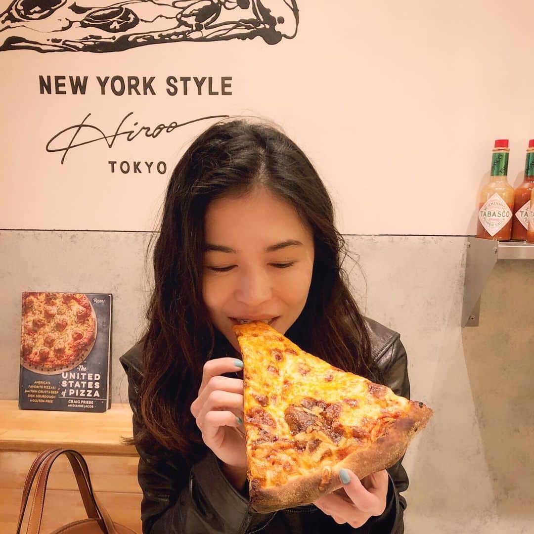 辻直子さんのインスタグラム写真 - (辻直子Instagram)「#cheese#📸#sosleepy#thepizza #たっぷりTabasco#目がさめた  こういう🍕が1番すきです」3月5日 21時16分 - naoko.ts