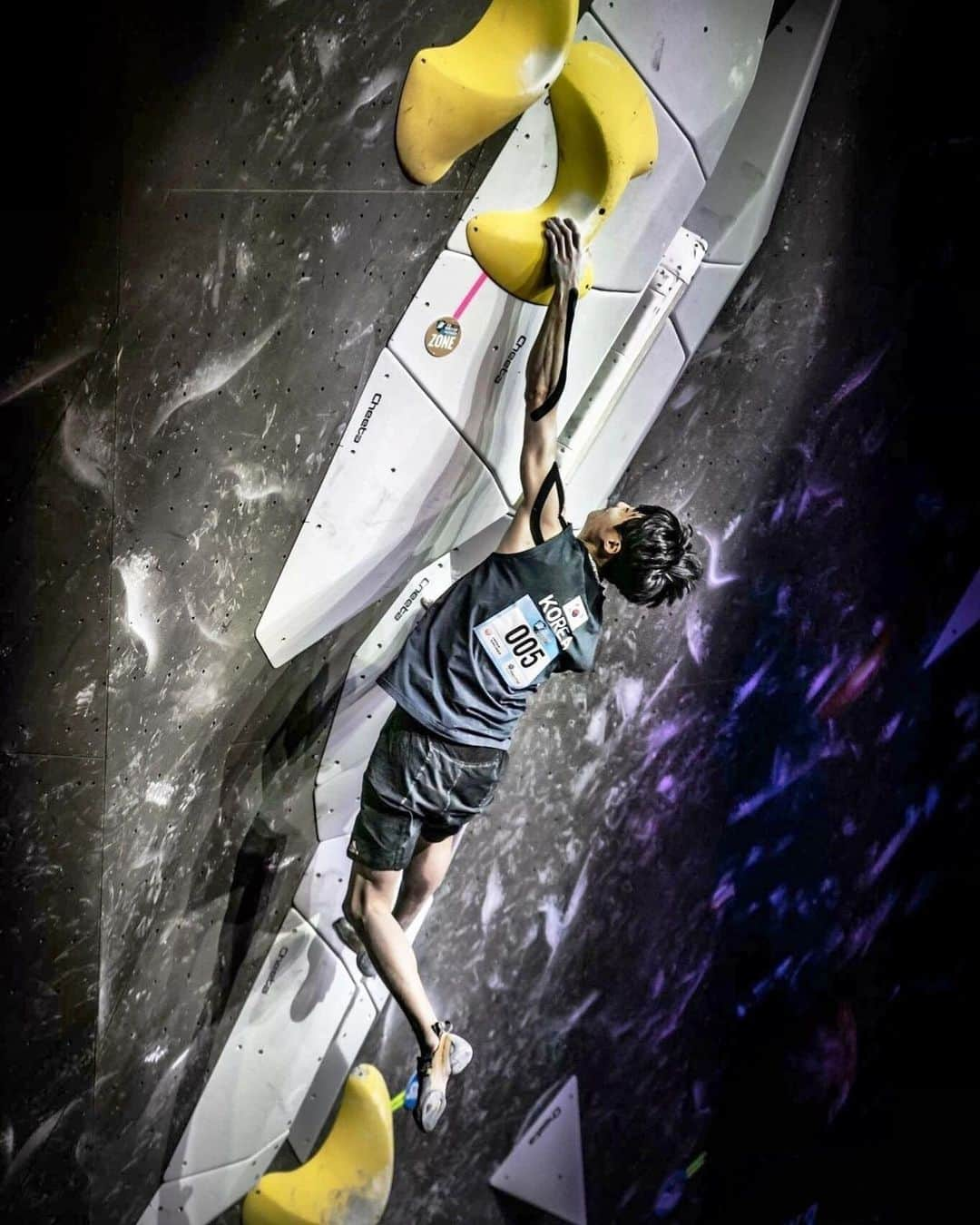 チョン・ジョンウォンさんのインスタグラム写真 - (チョン・ジョンウォンInstagram)「I earn a ticket to Tokyo Summer Olympics as the Asian Championships is cancelled and the remaining Asian quota places for Sport Climbing at the Olympic Games Tokyo 2020 are filled based on the results of the IFSC Climbing World Championships Hachioji 2019.  I was confused to hear this information as well, because I know better than anyone else how hard to earn a ticket to Olympics as I've participated in two qualifying rounds. That's why the decision is some what regrettable but it also means Corona Virus has seriously affected Whole Asia. I will do my best not to miss a chance given to me. Also I am praying for the Corona Virus to die out quickly. Thanks for all of your supports. 코로나 바이러스로 인하여 아시아 챔피언십 취소되어 차순위 성적으로 도쿄 올림픽에 참가할 수 있게 되었습니다 1,2차 올림픽 예선을 참가하면서 올림픽 티켓을 따기 쉽지 않다는 것과 아직 부족한점도 많은걸 알고있습니다 그래도 기회가 주워졌으니 함께 훈련하는 한국 국가대표 선수들 그리고 응원해 주시는 분들에게 실망시키지 않도록 열심히 준비해서 올림픽에서 좋은 모습 보여드릴 수 있도록 노력하겠습니다 감사합니다 📸 @vladek_zumr 🙏 @adidas @adidasterrex  #adidas #adidasterrex」3月5日 21時31分 - chonjongwon96