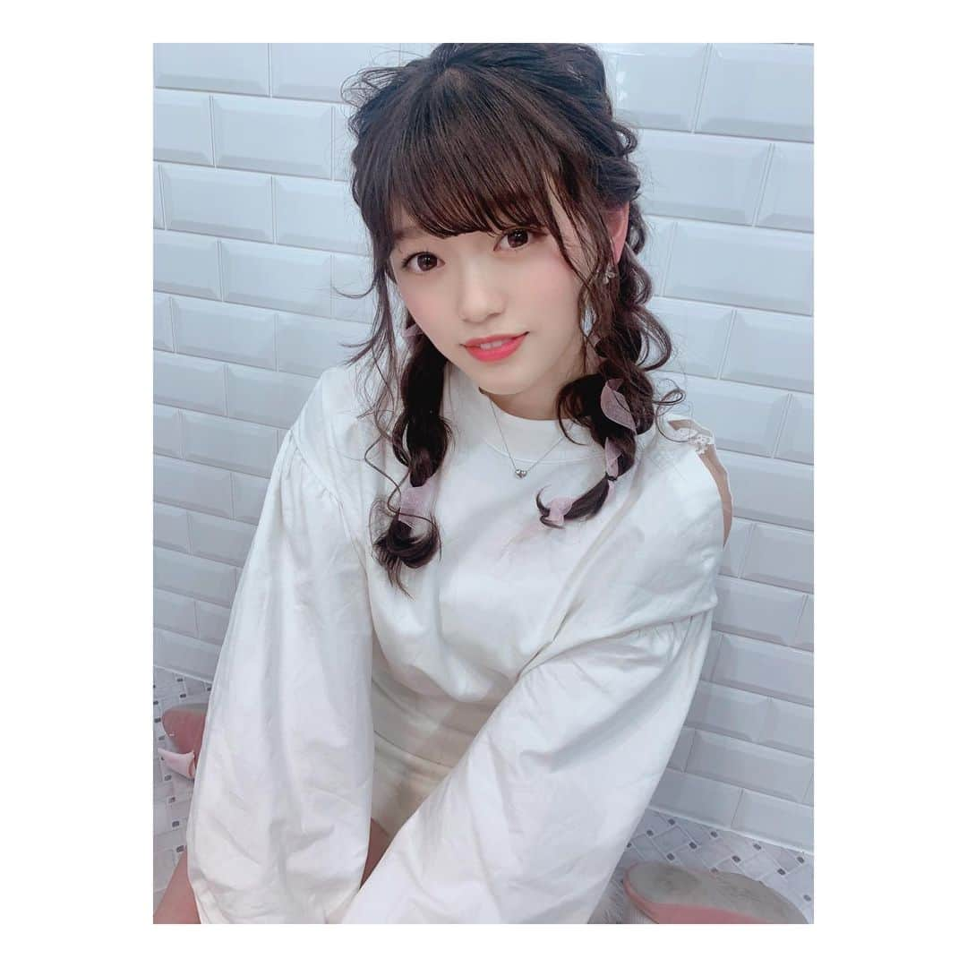 鈴木楓恋さんのインスタグラム写真 - (鈴木楓恋Instagram)「☁*° ･ ヘアアレンジして頂きました♪ ･ 可愛すぎてもったいなくてお風呂入りたくなーい！ってなった ･ ･ #tofu #わたげアレンジ #げんげんすたいる #美容室 #ヘアアレンジ #リボンアレンジ」3月5日 21時31分 - _karendayo_