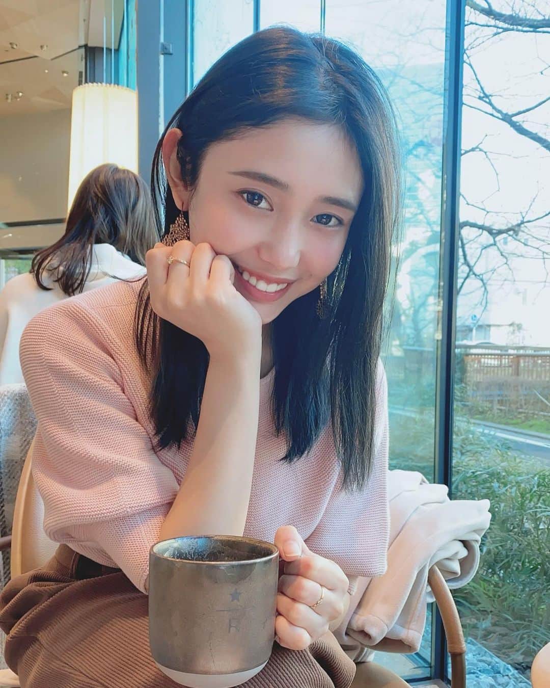 のインスタグラム：「☕️STARBUCKS Reserve Roastery☕️ 今週は初めて仕事を前倒しするということを試みてみた🌱そしたら余裕ができたから今日は中目にお出かけしてきました🌸  店内もコーヒーも、ケーキも、グッズも可愛いかった🥺💓 ボールペンとマグカップだけ買いました😍  可愛いもの多いので ここに行くほど買いすぎ注意です。👏🌱👑 #バタースコッチラテ #butterscotchlatte」