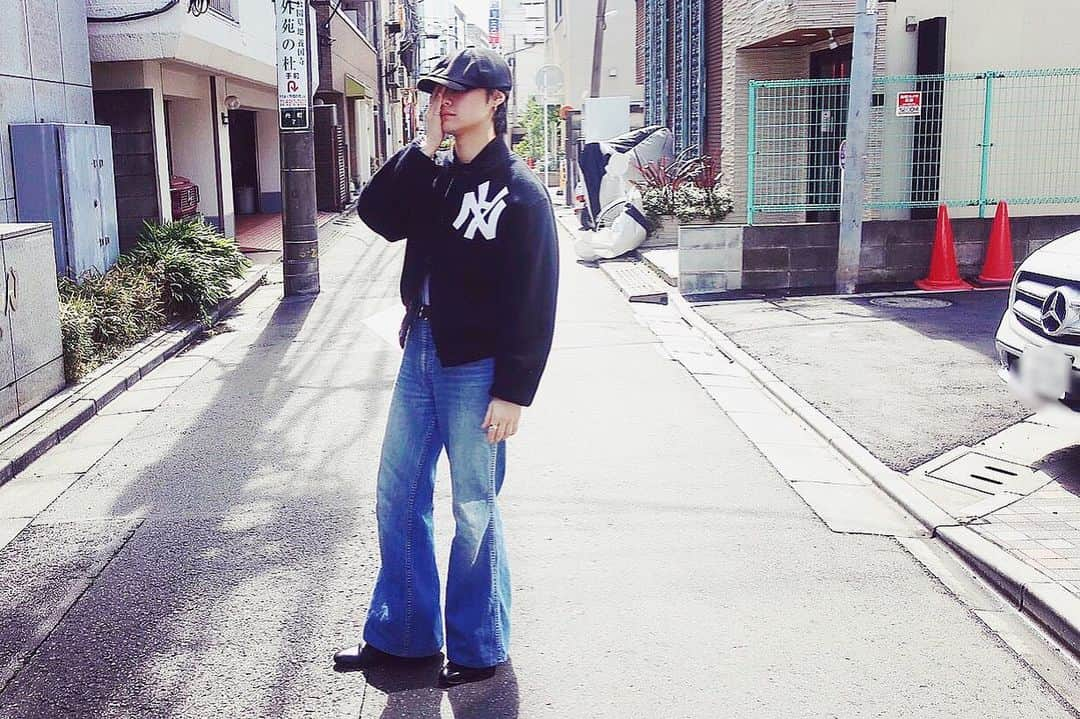 MARKさんのインスタグラム写真 - (MARKInstagram)「このスタジャン一目惚れ  #ootd #fashion #street #coordinate #brotherhood #abathingape #neighborhood #levis #ca4la #needles #nepenthes」3月5日 22時15分 - mark_asakawa