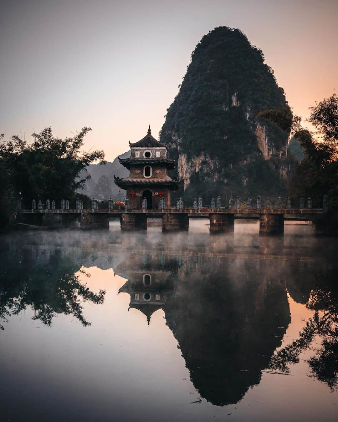 のインスタグラム：「Sunrise Sunset #hellofrom Guangxi China ・ ・ ・ ・ #bestvacations #beautifuldestinations #earthfocus #earthoffcial #earthpix #thegreatplanet #discoverearth #fantastic_earth #awesome_earthpix #ourplanetdaily #lifeofadventure #nature #livingonearth #theweekoninstagram  #theglobewanderer #visualambassadors #stayandwander #welivetoexplore #wonderful_places #TLPics  #voyaged #sonyalpha #bealpha #aroundtheworldpix #moodygrams #artofvisuals #travellingthroughtheworld #streets_vision #hsinthefield @sonyalpha @hypebeast @highsnobiety @lightroom @soul.planet」