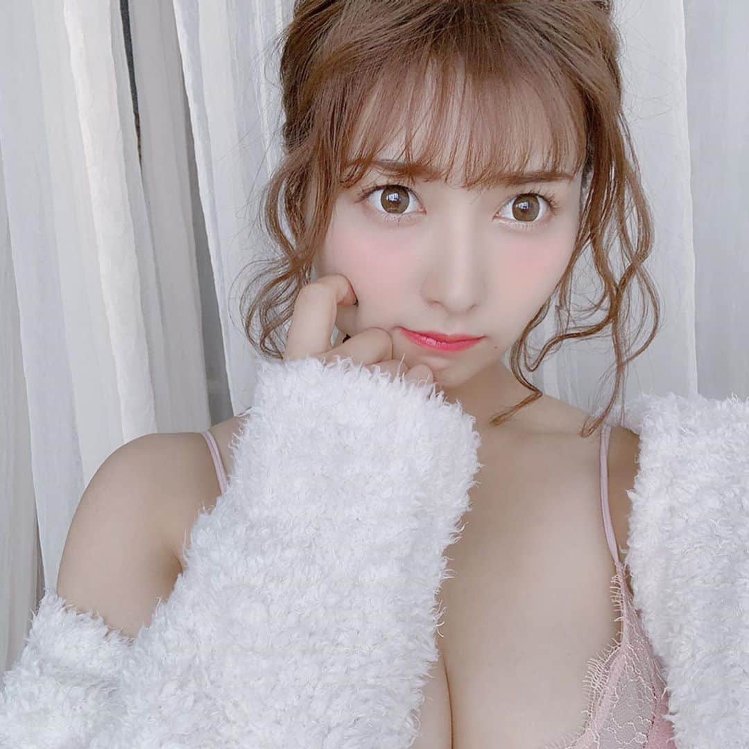 太田里織菜のインスタグラム：「. . 週刊FLASHにグラビア掲載されてます♡ 是非GETしてねっ\( *´•ω•`*)/ . #らぶどる #週刊flash #グラビア #水着」