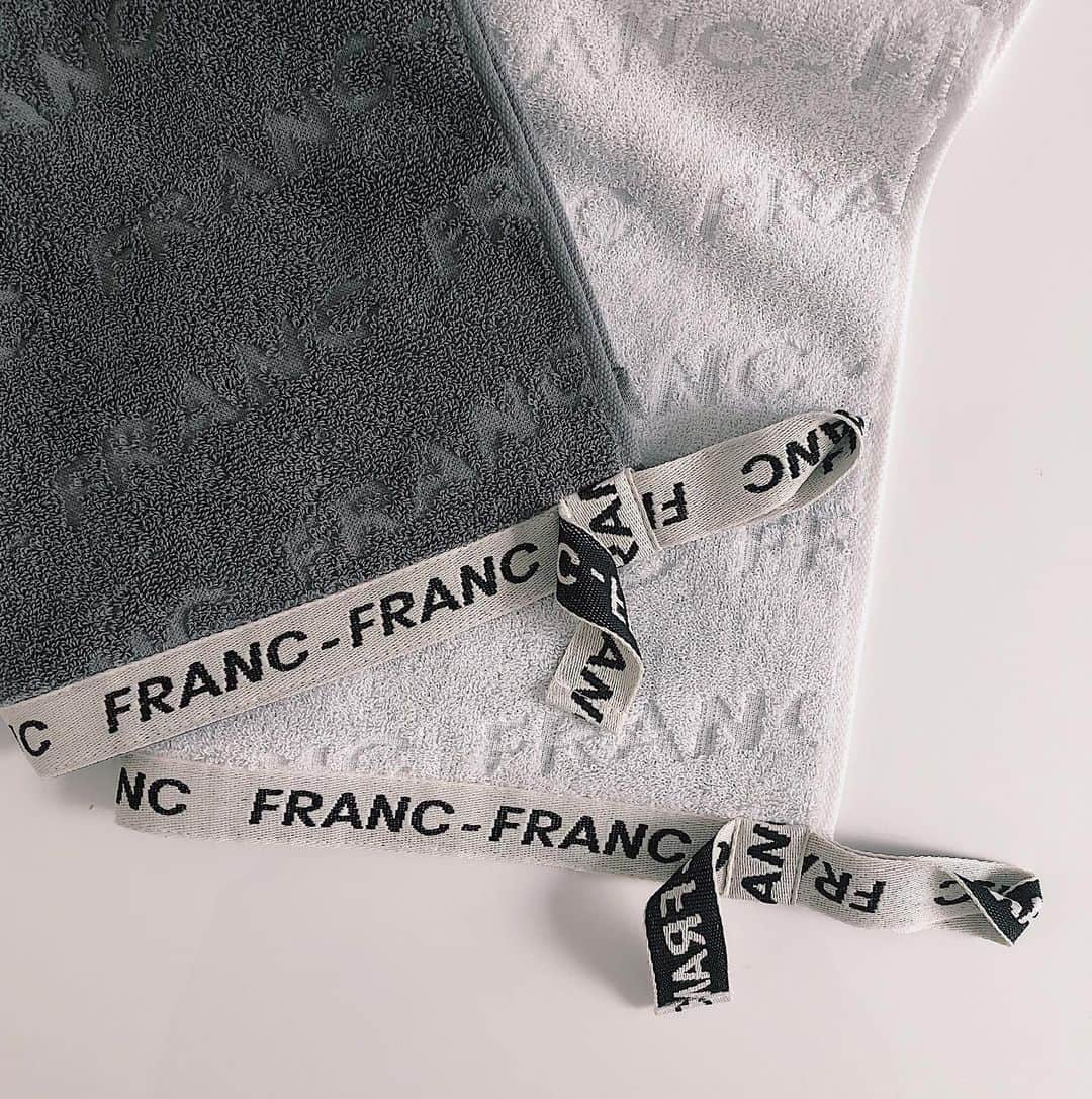 x__chiiiii__xのインスタグラム：「| towel 𓍯ོ  #Francfranc  最近ロゴものに弱くて 2色買い𓂃𓈒𓏸」