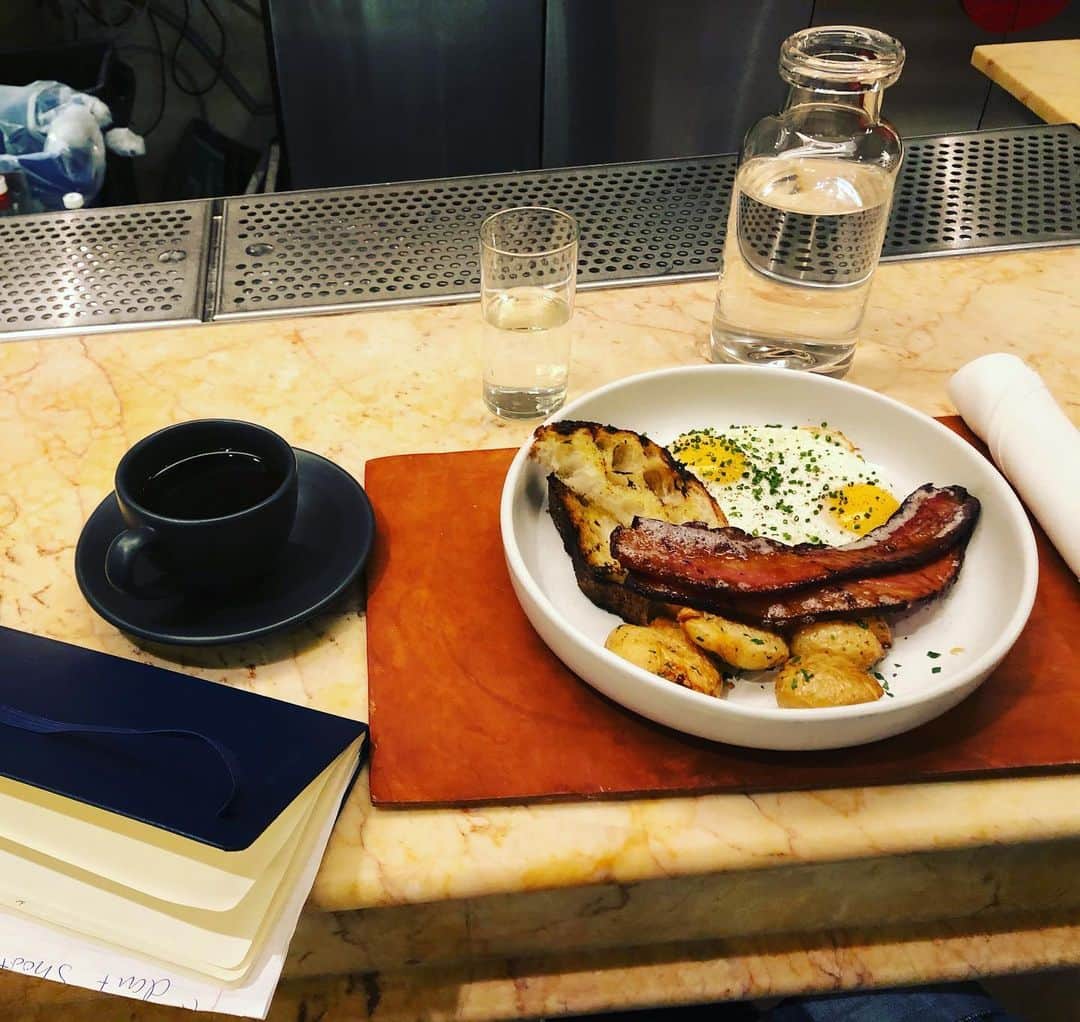 村本大輔さんのインスタグラム写真 - (村本大輔Instagram)「New York is 8:30 am.  I have breakfast while thinking about jokes  この目玉焼き、笑顔に似てる。素晴らしいジョークができる予感  This breakfast is like a smile.  Premonition to make a wonderful joke」3月5日 22時45分 - muramotodaisuke1125