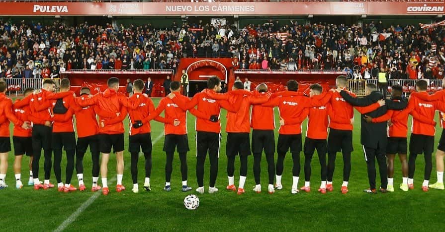 アルバロ・バディージョのインスタグラム：「Sabemos que estamos ante un momento histórico.Lo disfrutaremos y competiremos junto a todos vosotros para estar a la altura.Esperamos vuestras gargantas!!! VAMOS GRANADA ⚪️🔴 #ConFuerzayConValor #EternaLucha」