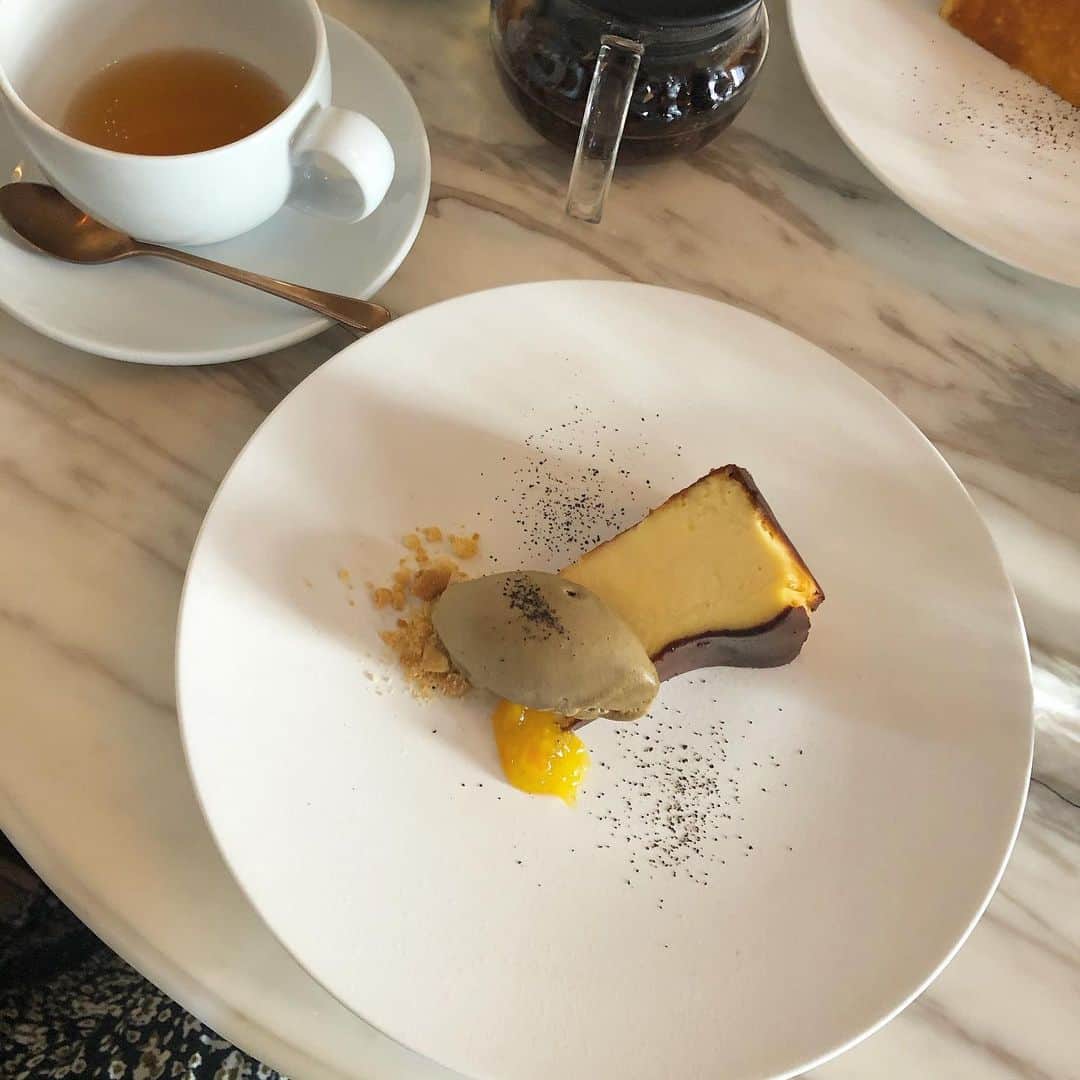 華山志歩さんのインスタグラム写真 - (華山志歩Instagram)「バスクチーズと紅茶のアイスの組み合わせ最高🤤💓」3月5日 23時15分 - shiho_hanayama_official