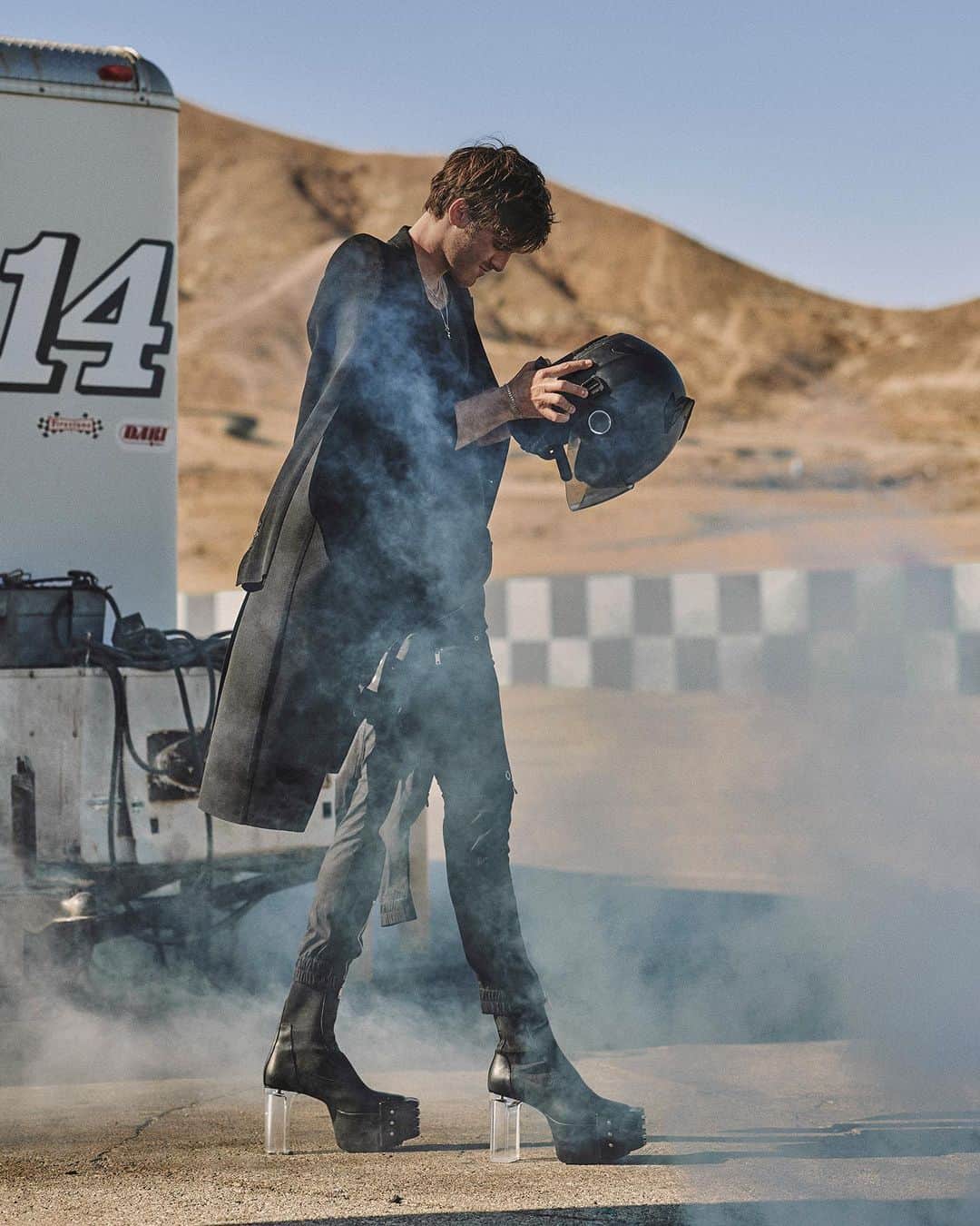 ニコラ・フォルミケッティのインスタグラム：「🖤 @jacobelordi for @vman cover 🏁 #natejacobs from @euphoria 🖤 photo by @chriscolls fashion by me 🏁 #vman43 #jacobelordi #natejacobs #euphoria 🖤」