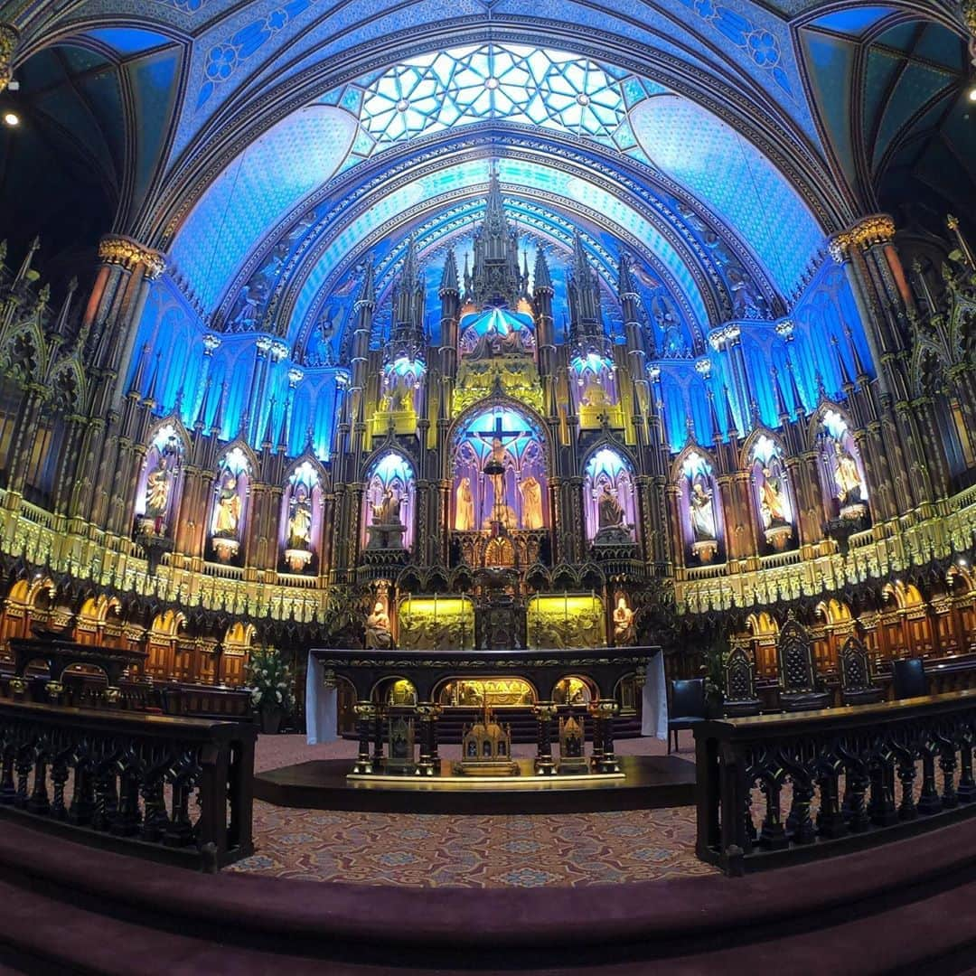 瀬稀ゆりとのインスタグラム：「#montreal #モントリオール #notredamebasilicaofmontreal  #frenchcanada #trip #amazing . . この度の新型コロナウイルスによる様々なご不便、不安な日々、心よりお見舞い申し上げます。宝塚の公演も中止になっていると聞き、胸が痛いです。 私の住んでいるカナダでは日常に大きな影響はなく、私自身アジア人差別などもあまり感じませんが、しっかりと健康管理に努めたいと思います。 ウイルスが一刻も早く終息しますように…」