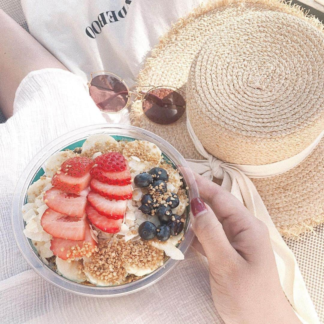 cherieのインスタグラム：「ハワイの写真ぼちぼち上げてく🌴 滞在中たくさんアサイー食べれて幸せだった🥣 ラニカイジュースのは初めてだったけど、アサイーがアイスっぽくておいしい♡     #lanikaijuice #ラニカイジュース #acaibowl #アサイーボウル #ハワイ #ハワイグルメ #ホノルルグルメ #ハワイカフェ巡り #スウィートインスタ」